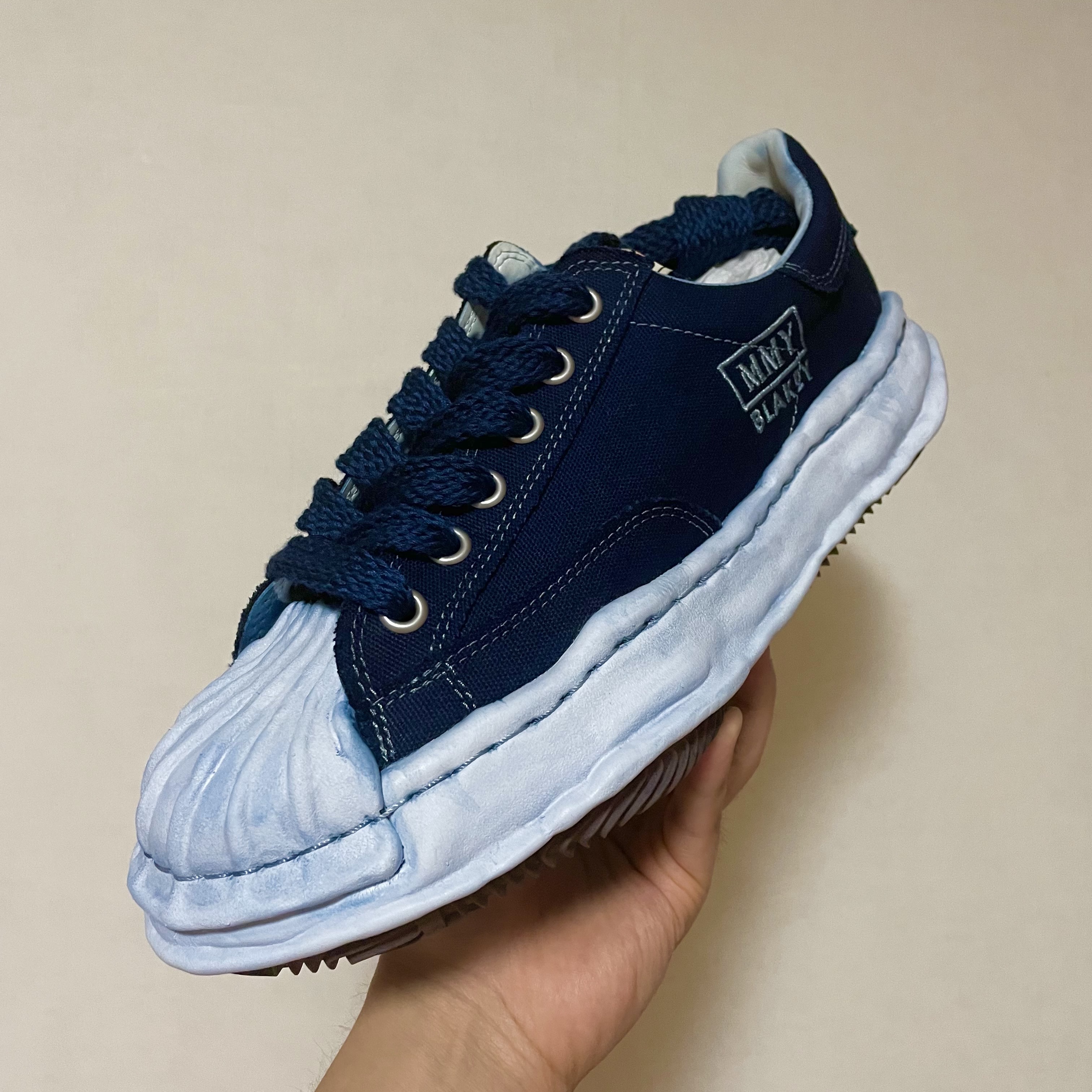Maison Mihara Yasuhiro Blakey OG STC Sole OD Canvas Low-top Sneakers Navy 착용 스타일