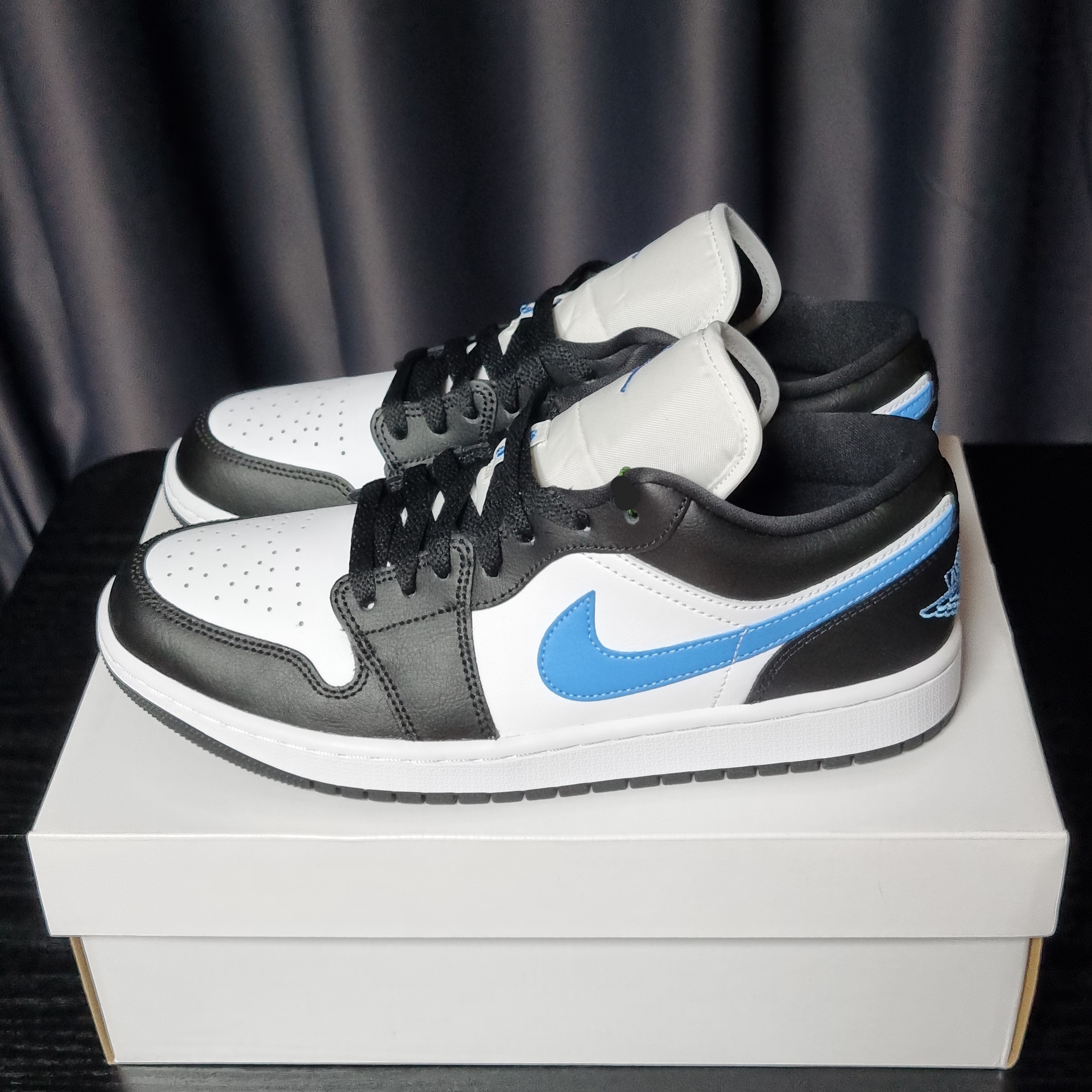 (W) Jordan 1 Low Black University Blue 착용 스타일