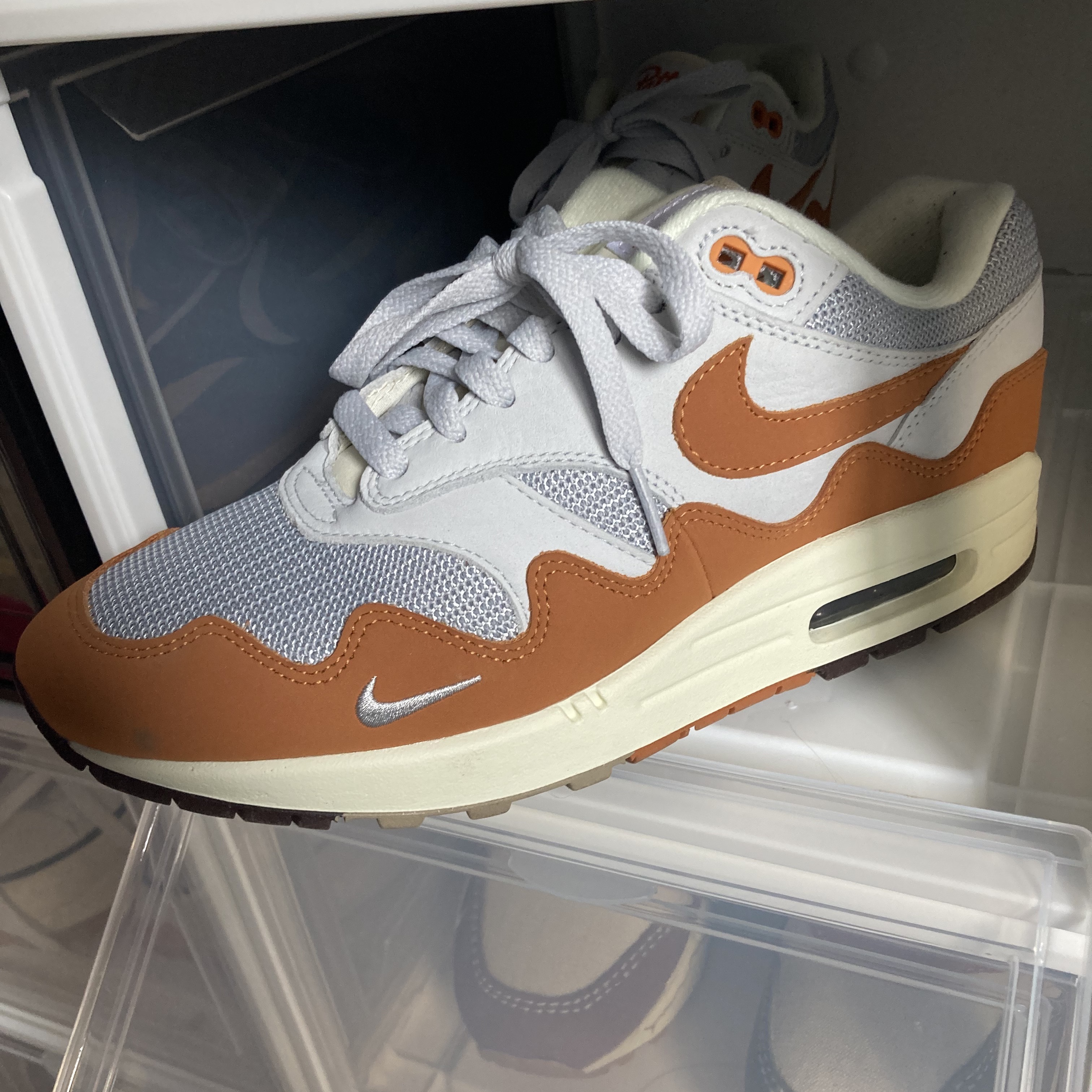 Nike x Patta Air Max 1 Monarch 착용 스타일