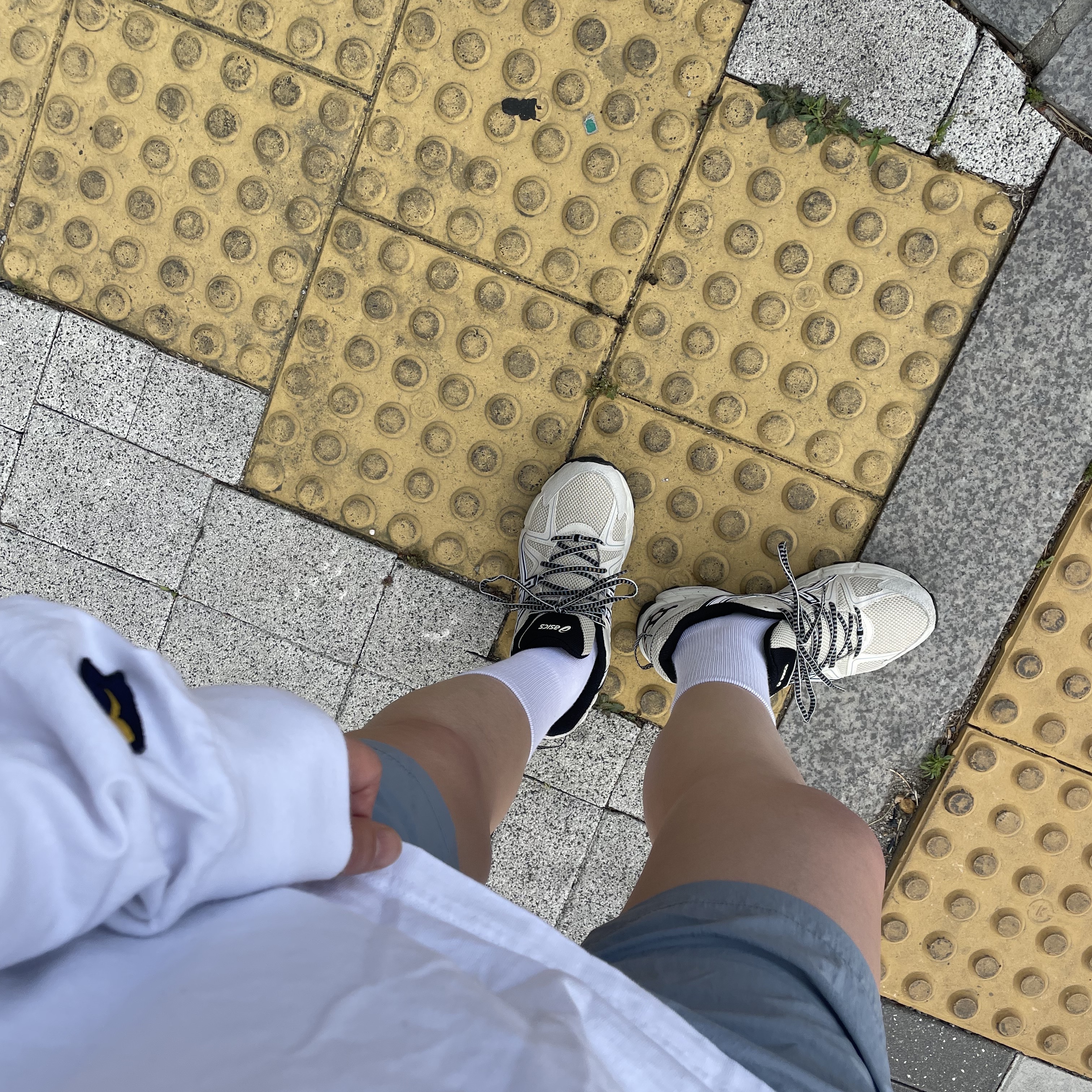 Asics Gel-Kahana 8 Khaki 착용 스타일