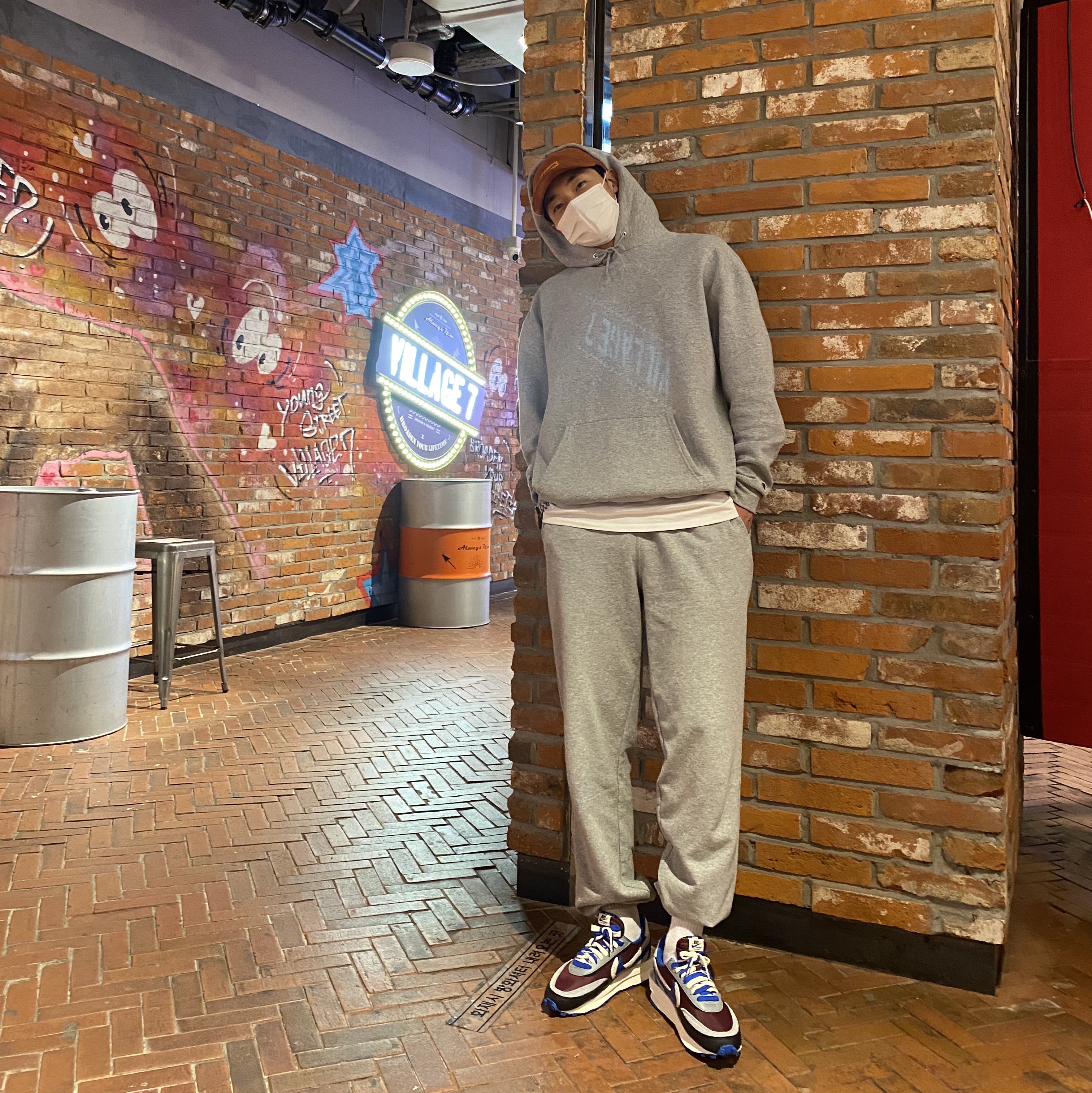 Nike x Sacai x Undercover LDWaffle Night Maroon Team Royal 착용 스타일 - 1