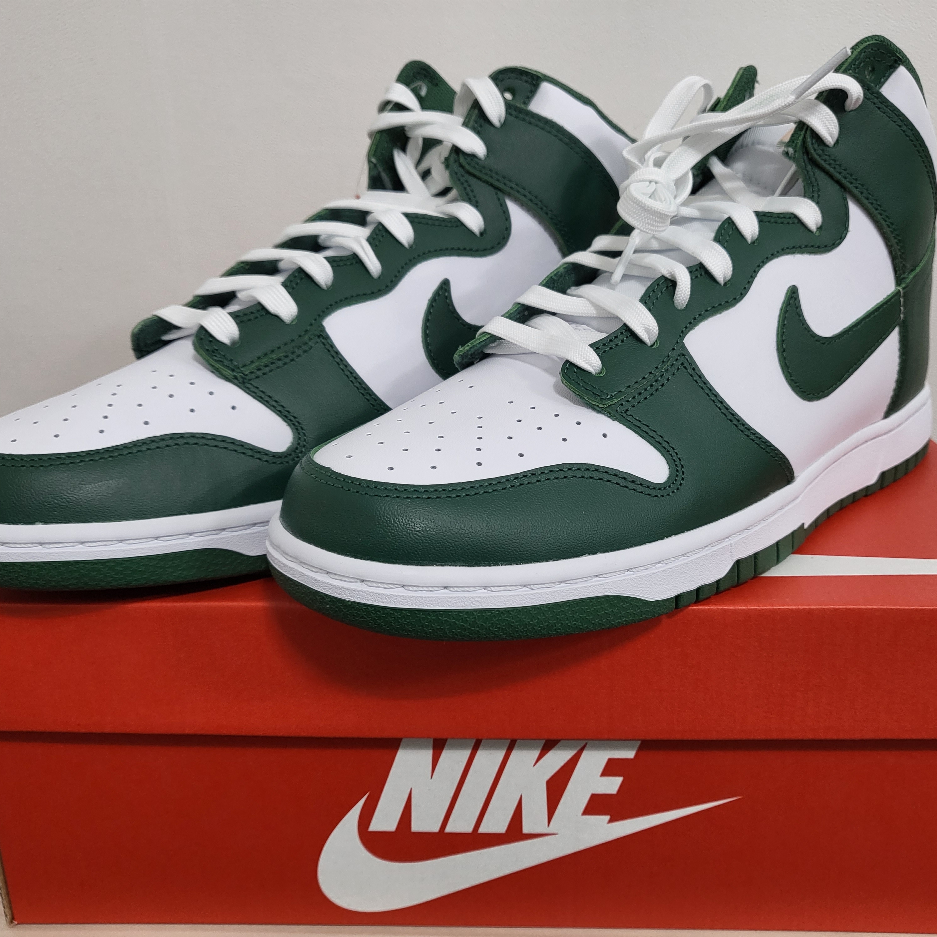 Nike Dunk High Retro Noble Green 착용 스타일