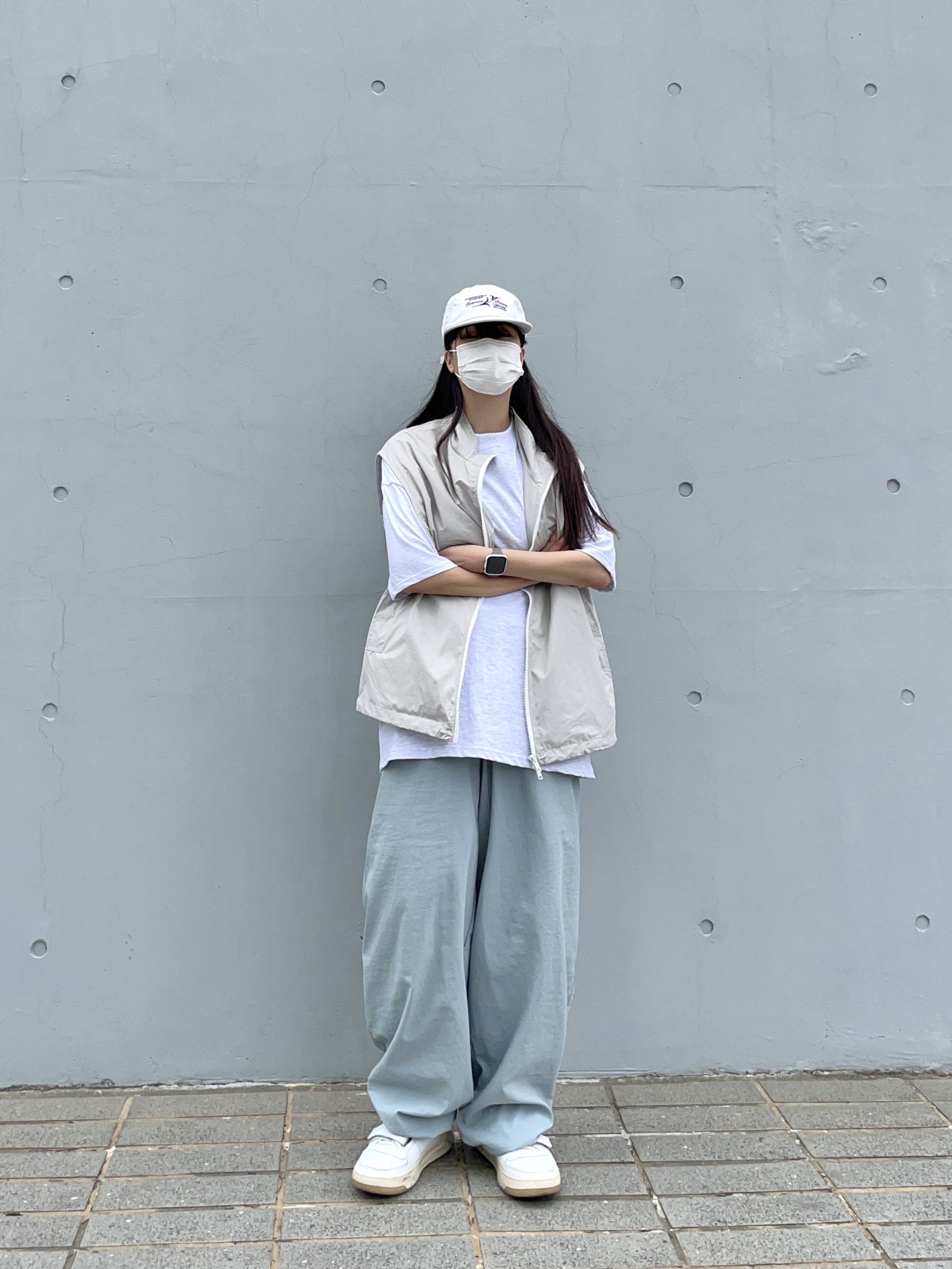 Acne Studios Perey Velcro Strap Sneakers White 착용 스타일 - 1