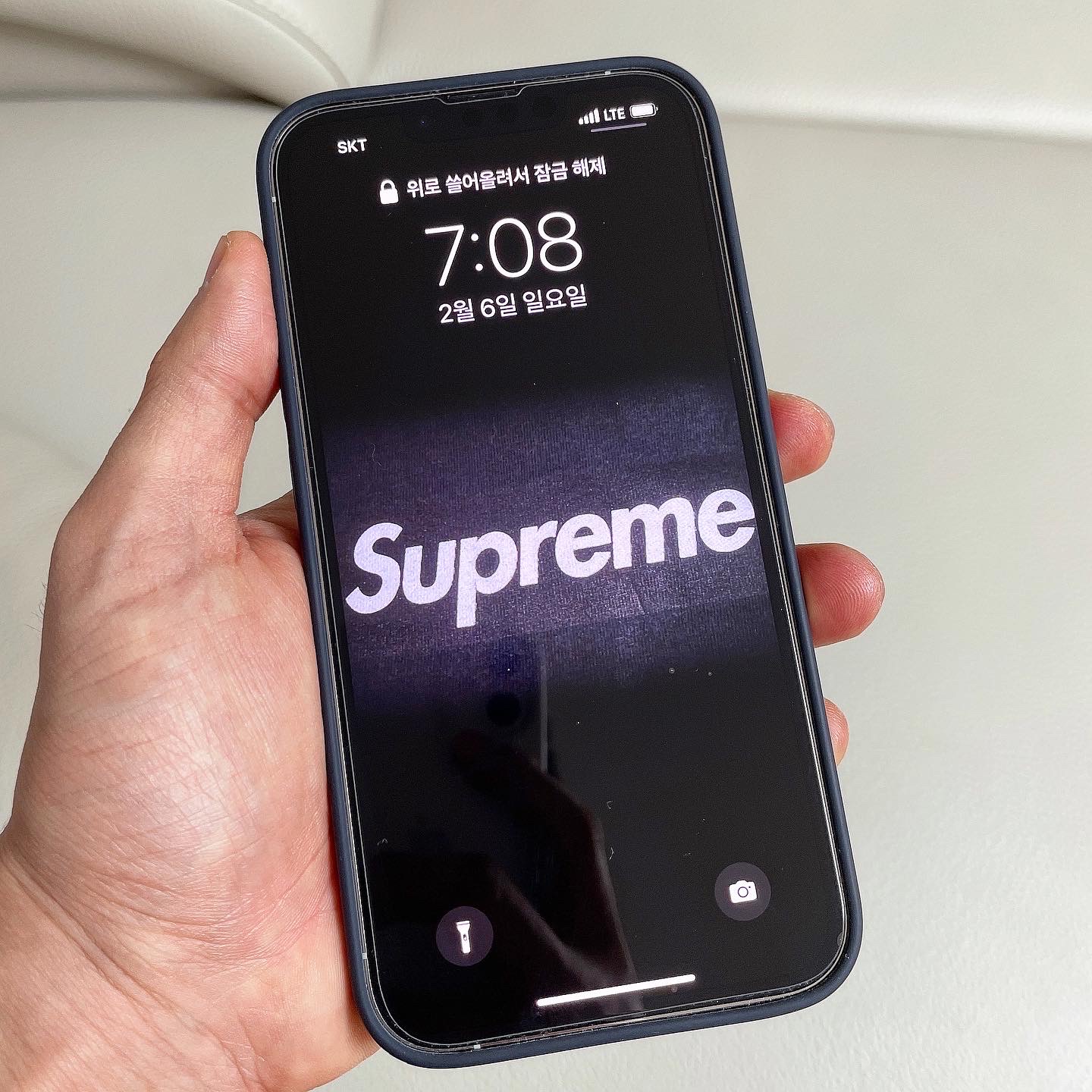 Apple iPhone 13 Pro 256GB Silver (Korean Ver.) 착용 스타일 - 1