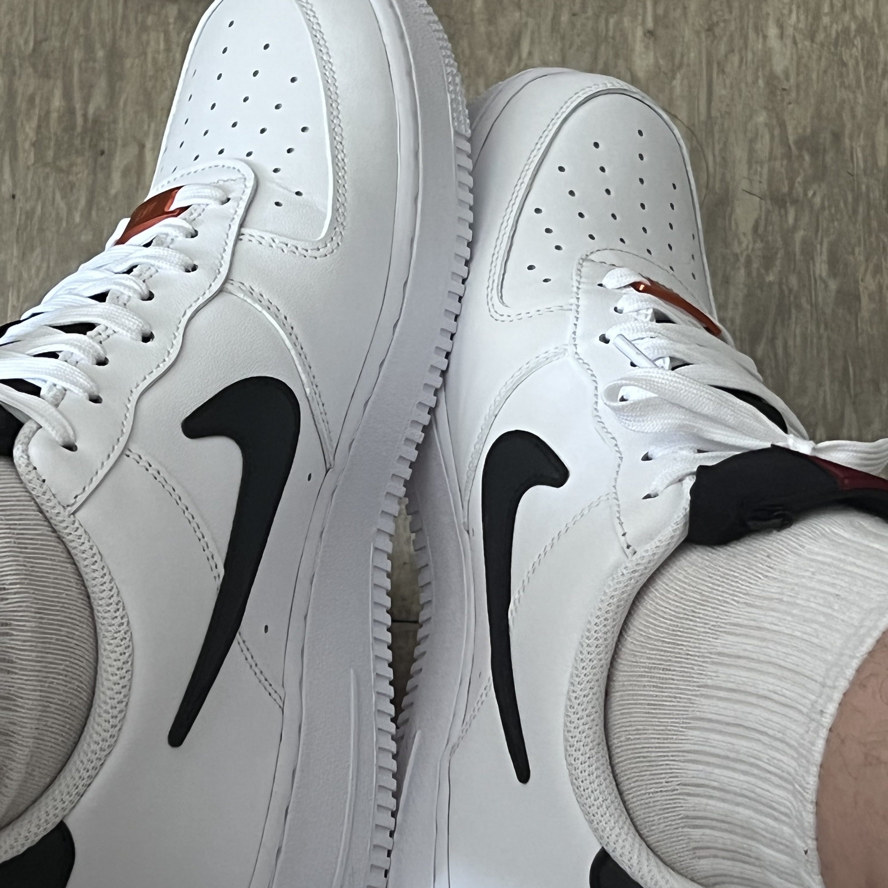 Nike Air Force 1 '07 PRM Carabiner Red 착용 스타일