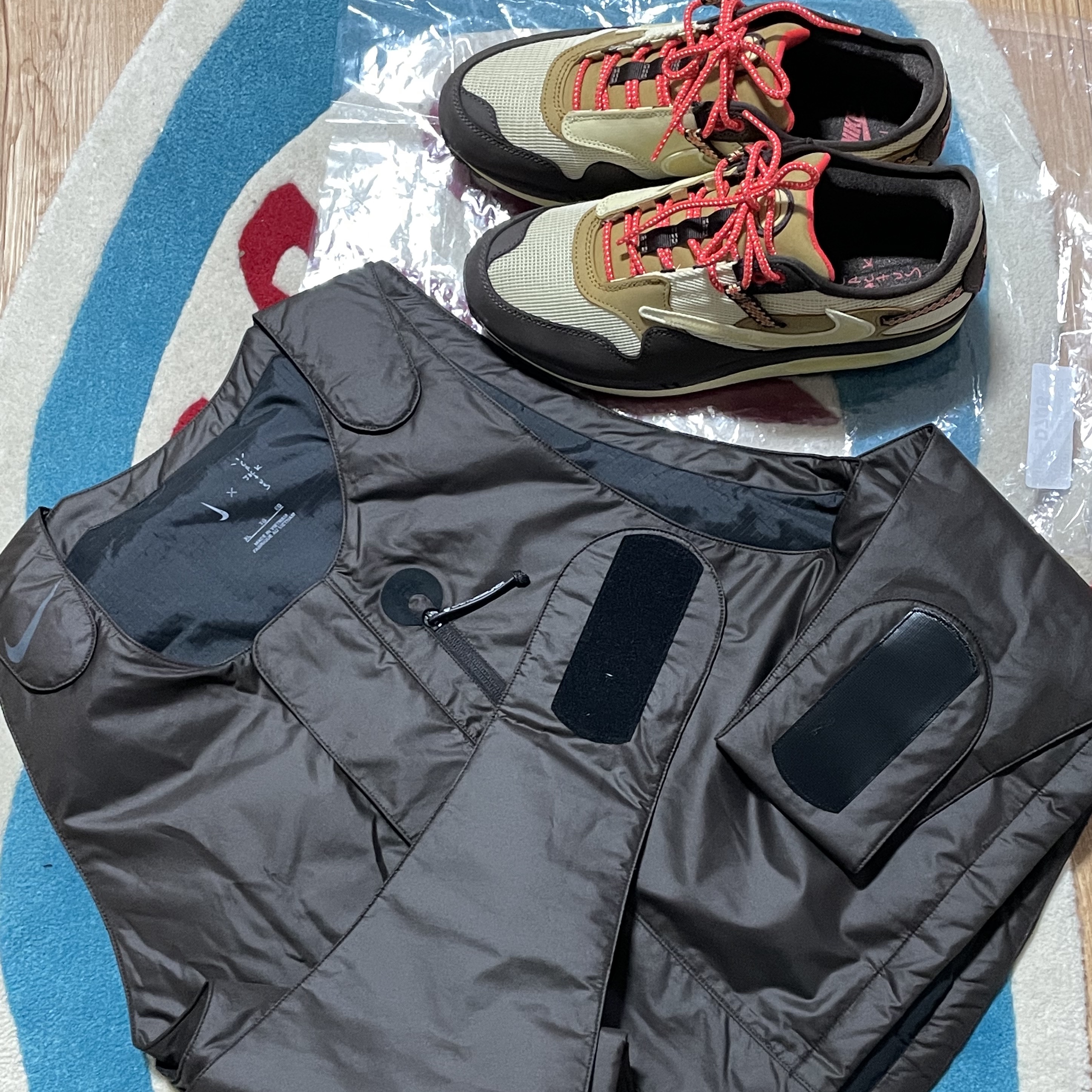 Supreme Al Green T-Shirt Brown - 22SS, Nike x Travis Scott NRG BH Vest Velvet Brown - Asia 착용 스타일 - 2