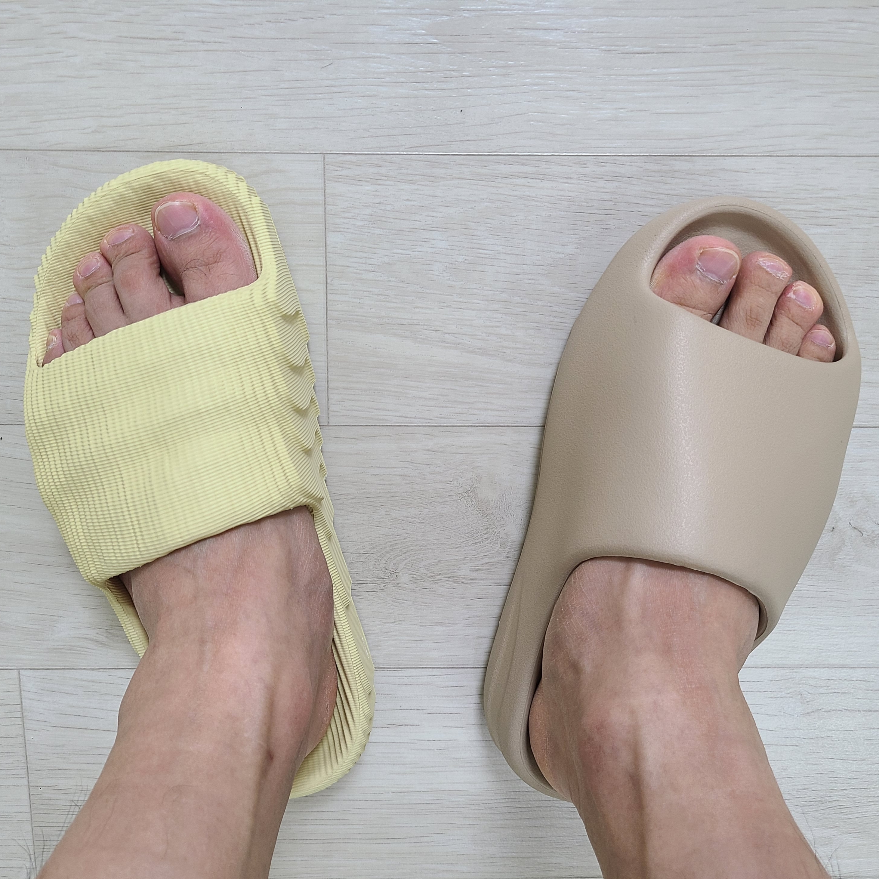 Adidas Yeezy Slide Pure - Re-Release Ver., Adidas Adilette 22 Desert Sand 착용 스타일 - 4
