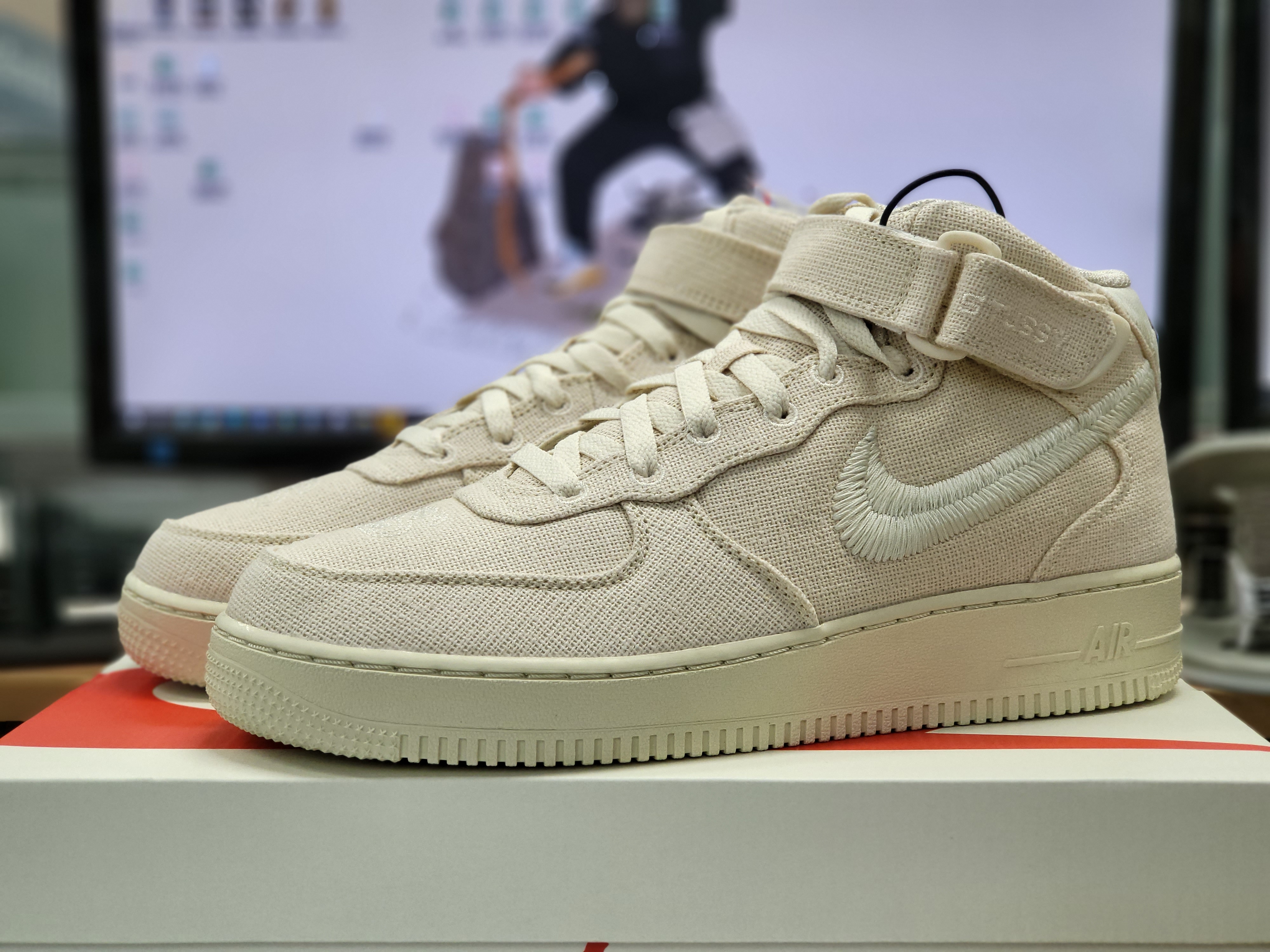 Nike x Stussy Air Force 1 '07 Mid SP Fossil 착용 스타일
