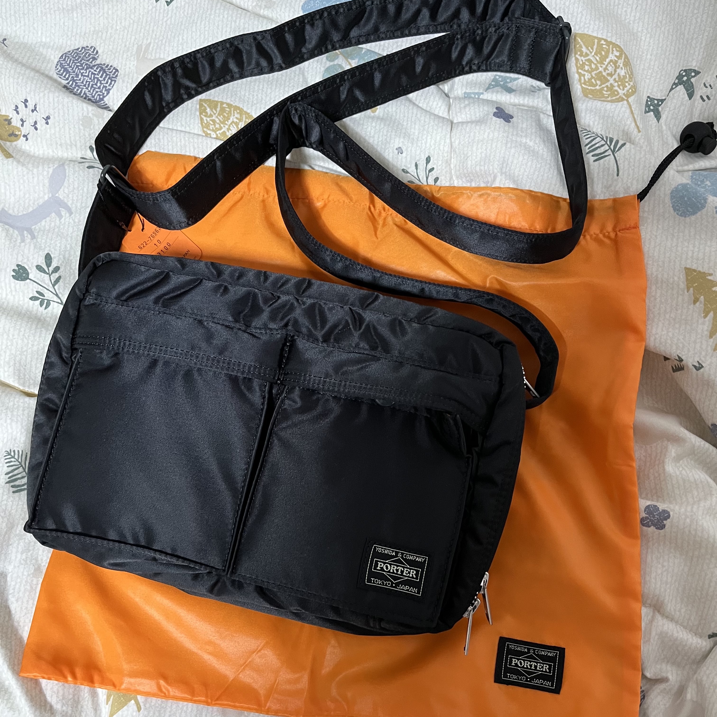 Porter Tanker Shoulder Bag S Black 착용 스타일
