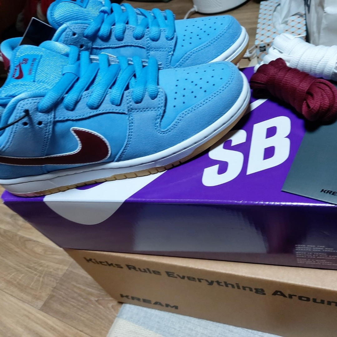 Nike SB Dunk Low Premium Valor Blue and Team Maroon 착용 스타일 - 1
