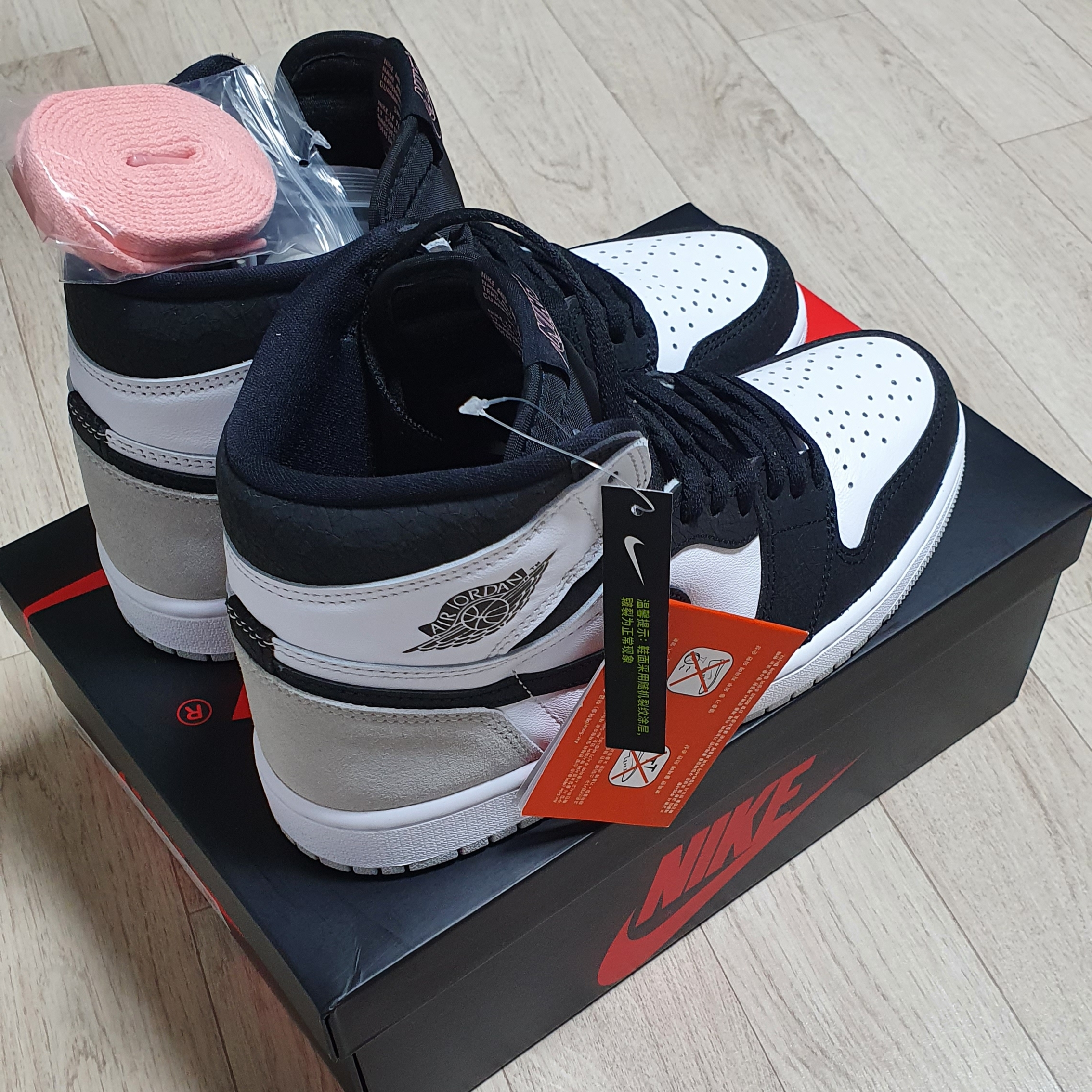 Jordan 1 Retro High OG Bleached Coral 착용 스타일 - 3