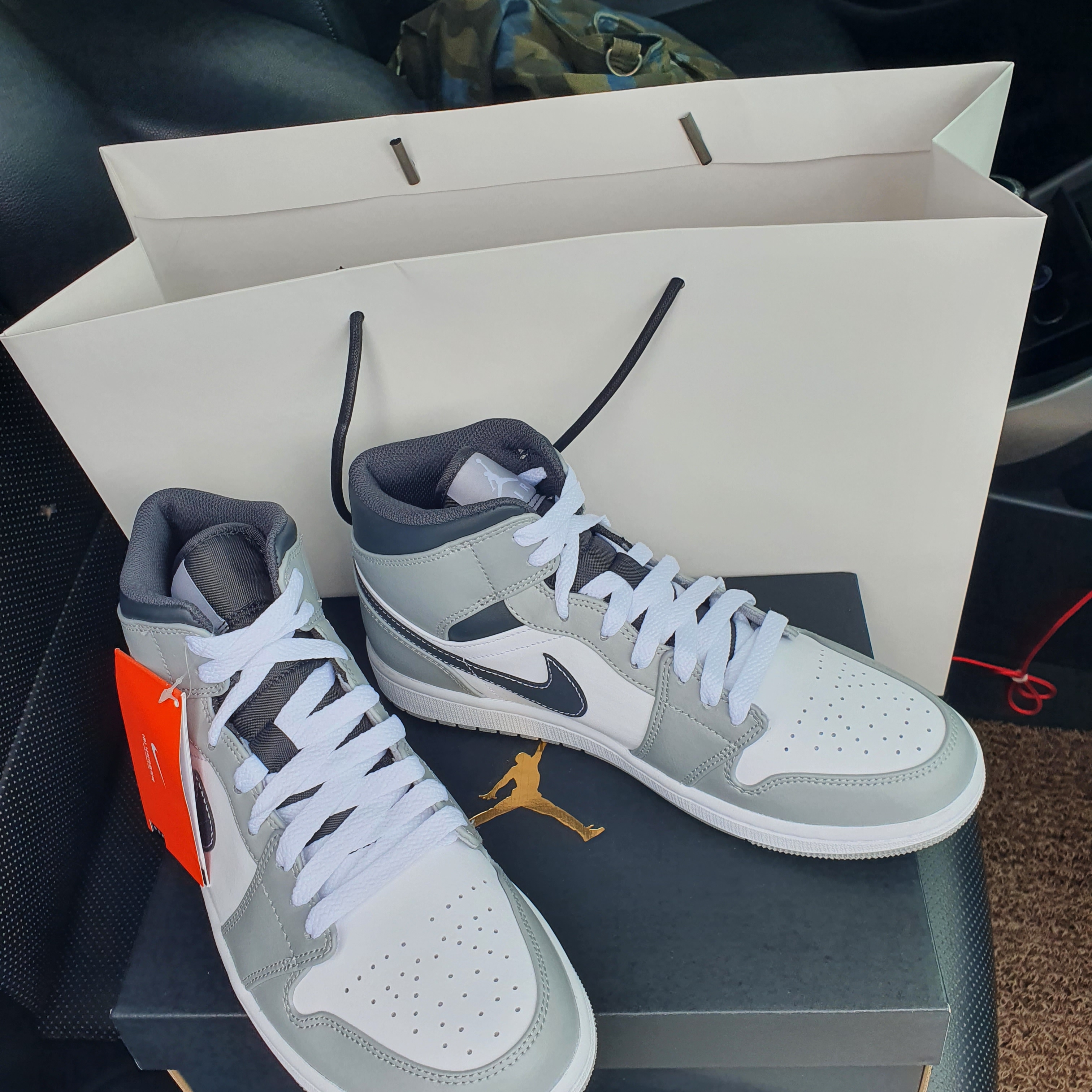 Jordan 1 Mid Light Smoke Grey Anthracite 착용 스타일
