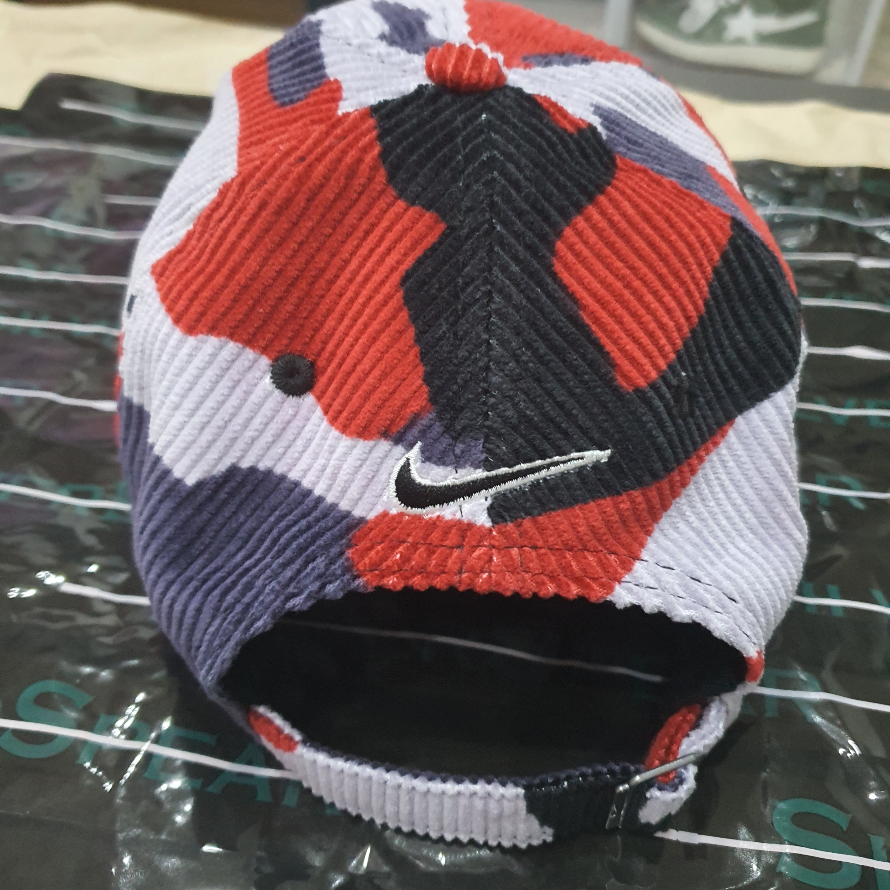 Supreme x Nike Arc Corduroy 6-Panel Red Camo - 22SS 착용 스타일 - 2