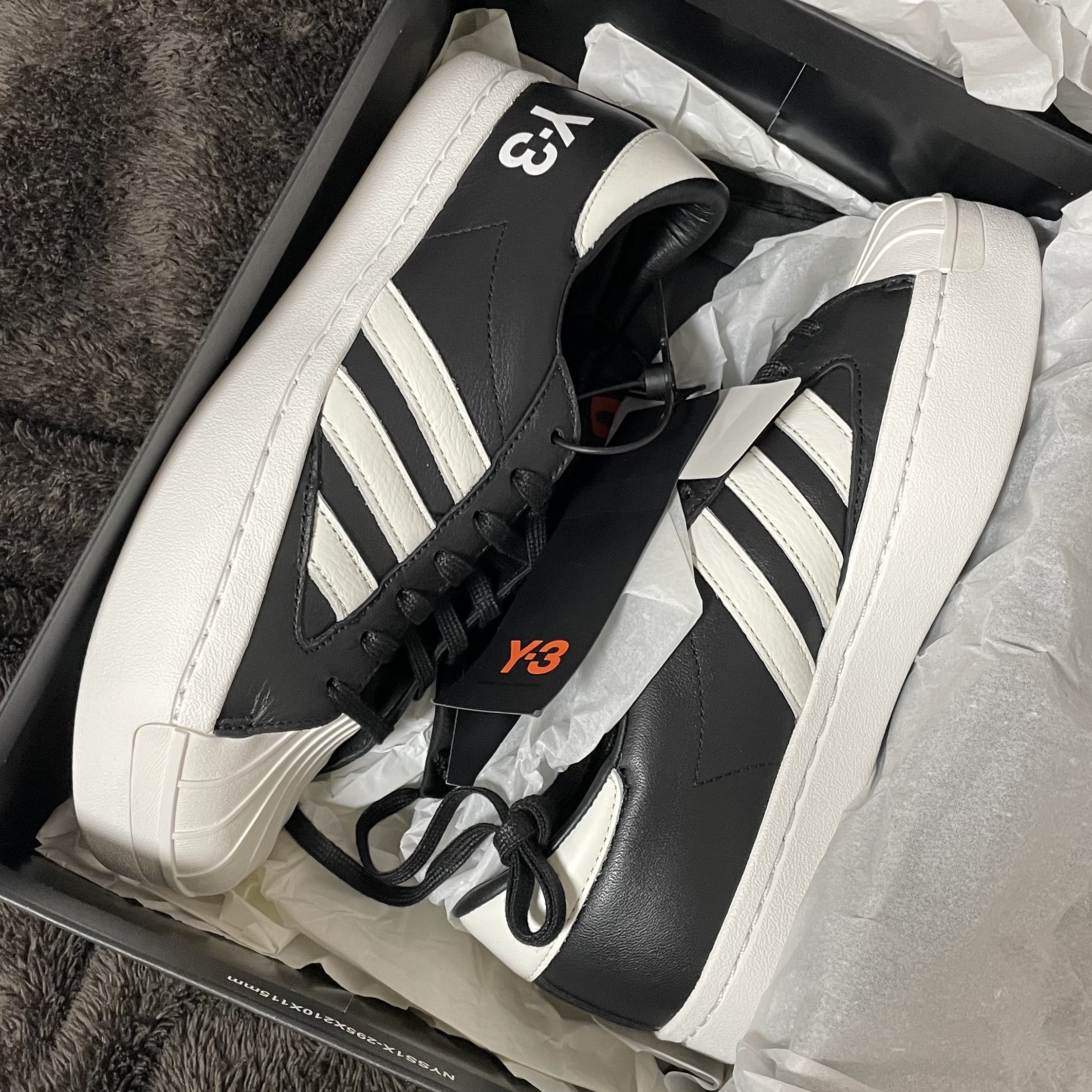 Y-3 Yohji Star Black White 착용 스타일
