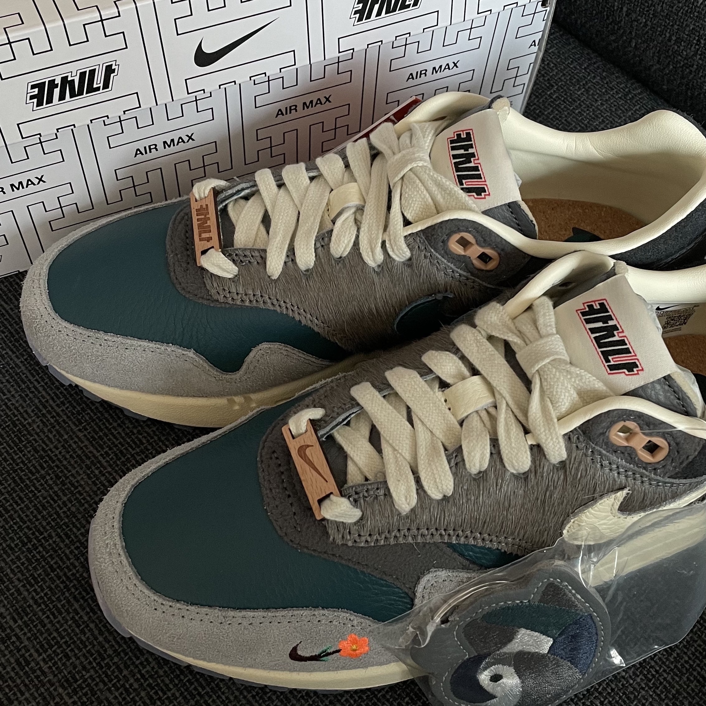 Nike x Kasina Air Max 1 SP Won-Ang Particle Grey, Nike x Kasina Air Max 1 SP Won-Ang Orange 착용 스타일 - 1