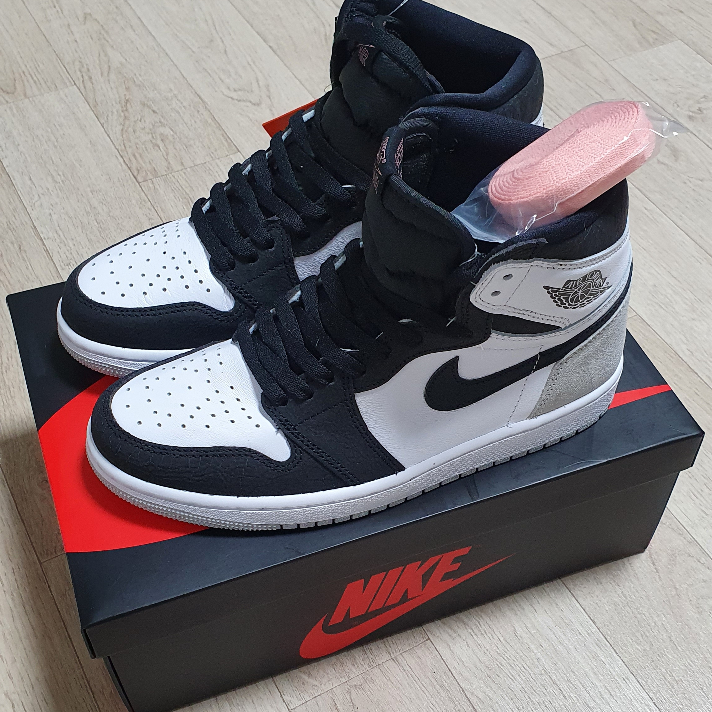 Jordan 1 Retro High OG Bleached Coral 착용 스타일 - 2
