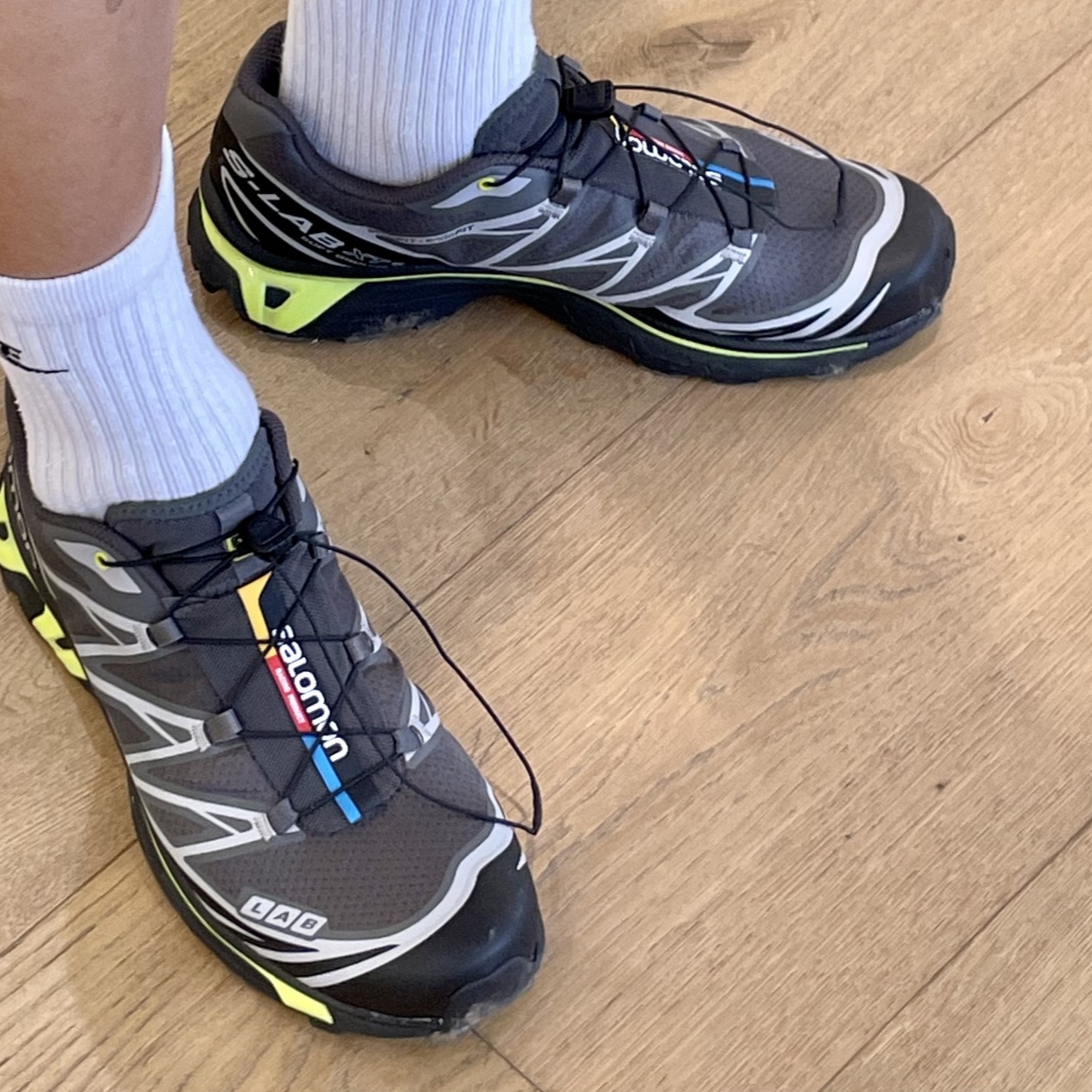 Salomon XT-6 Black Evening Primrose 착용 스타일