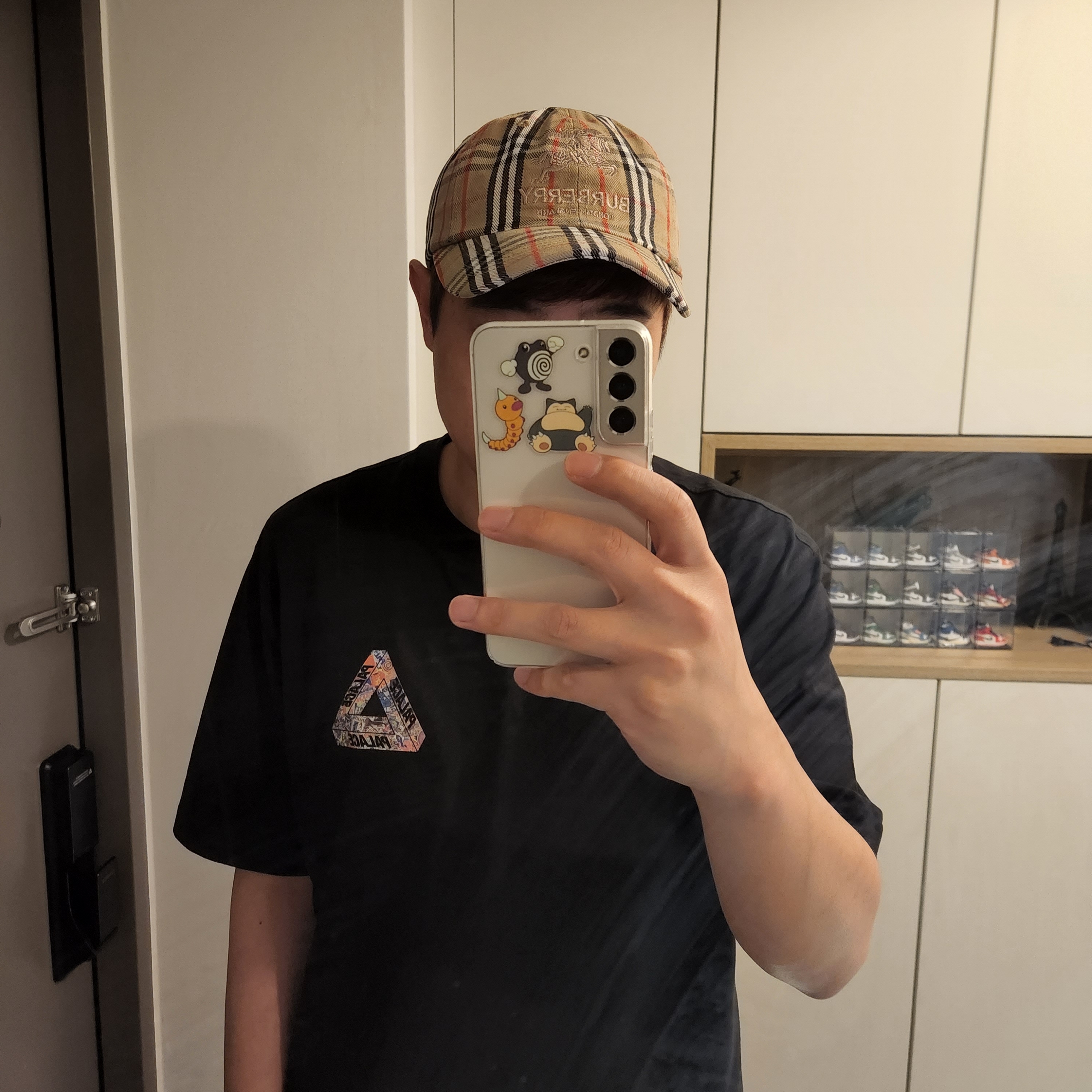 Supreme x Burberry Denim 6-Panel Beige - 22SS, Palace Tri-Sticker Pack T-Shirt Black - 21FW 착용 스타일 - 3