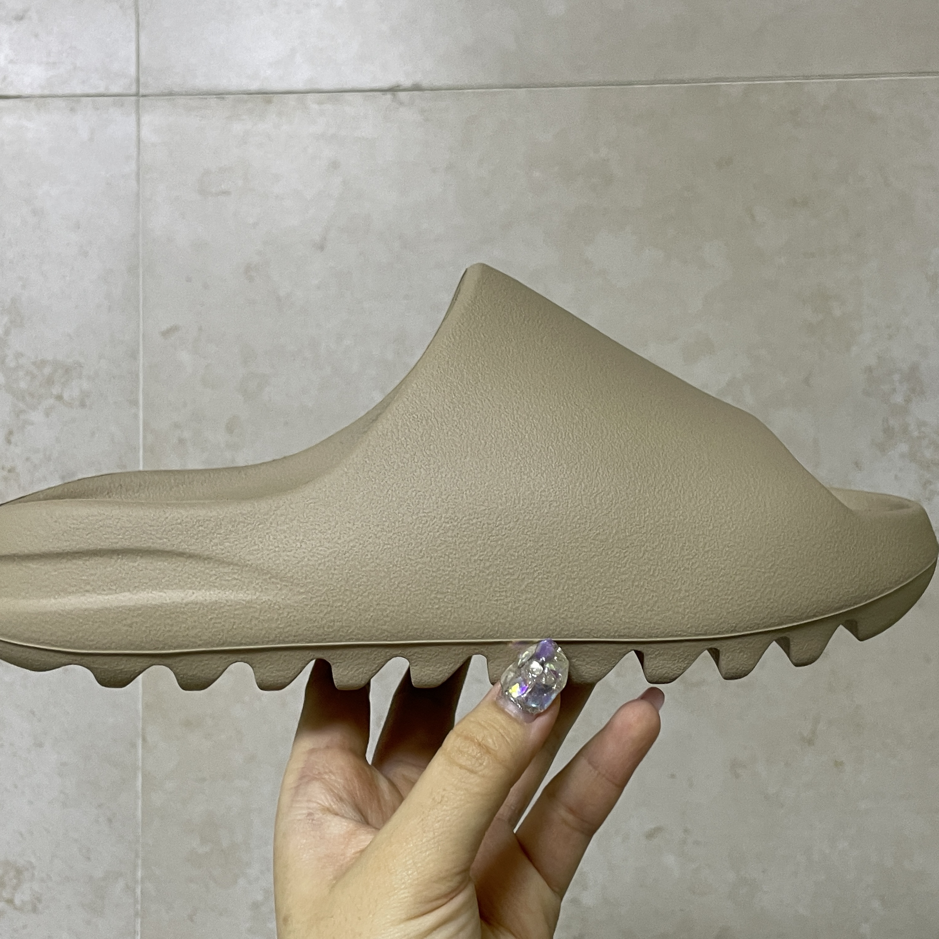 Adidas Yeezy Slide Pure - Re-Release Ver. 착용 스타일 - 2