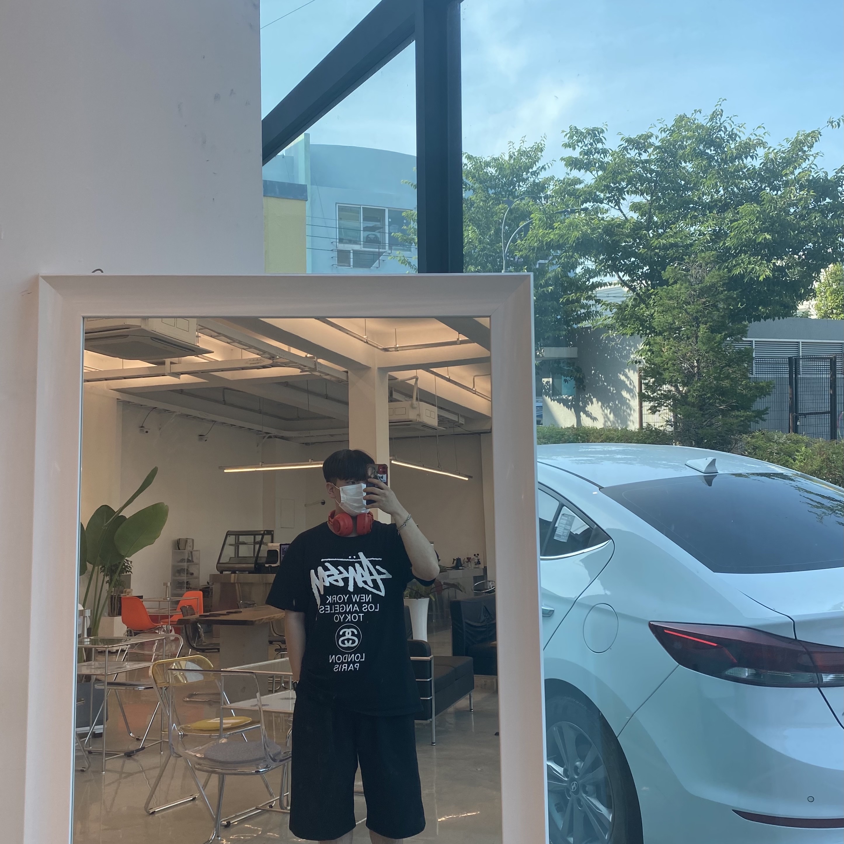 Nike Dunk Low Retro Varsity Green, Stussy World Tour T-Shirt Black 착용 스타일 - 2