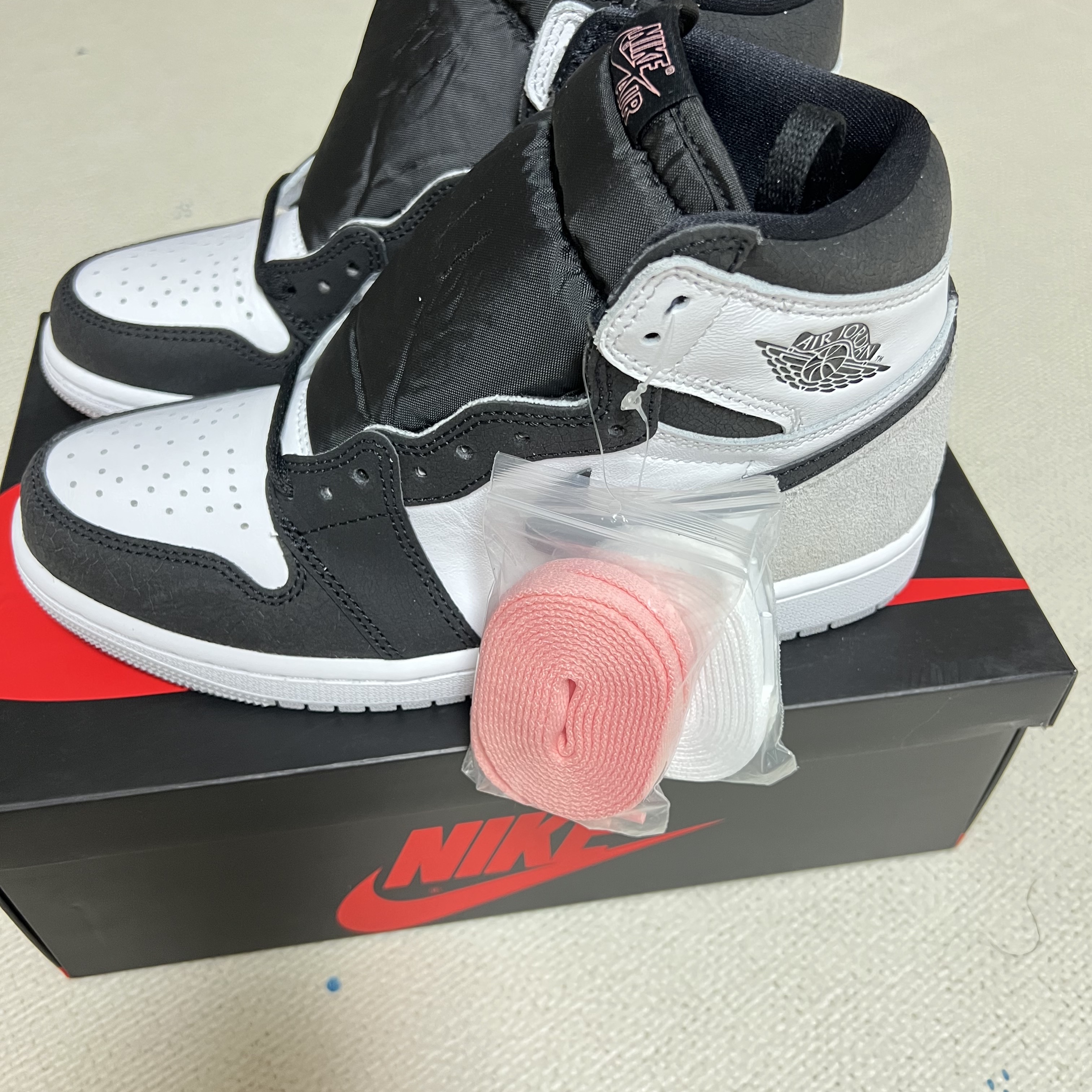 Jordan 1 Retro High OG Bleached Coral 착용 스타일 - 3