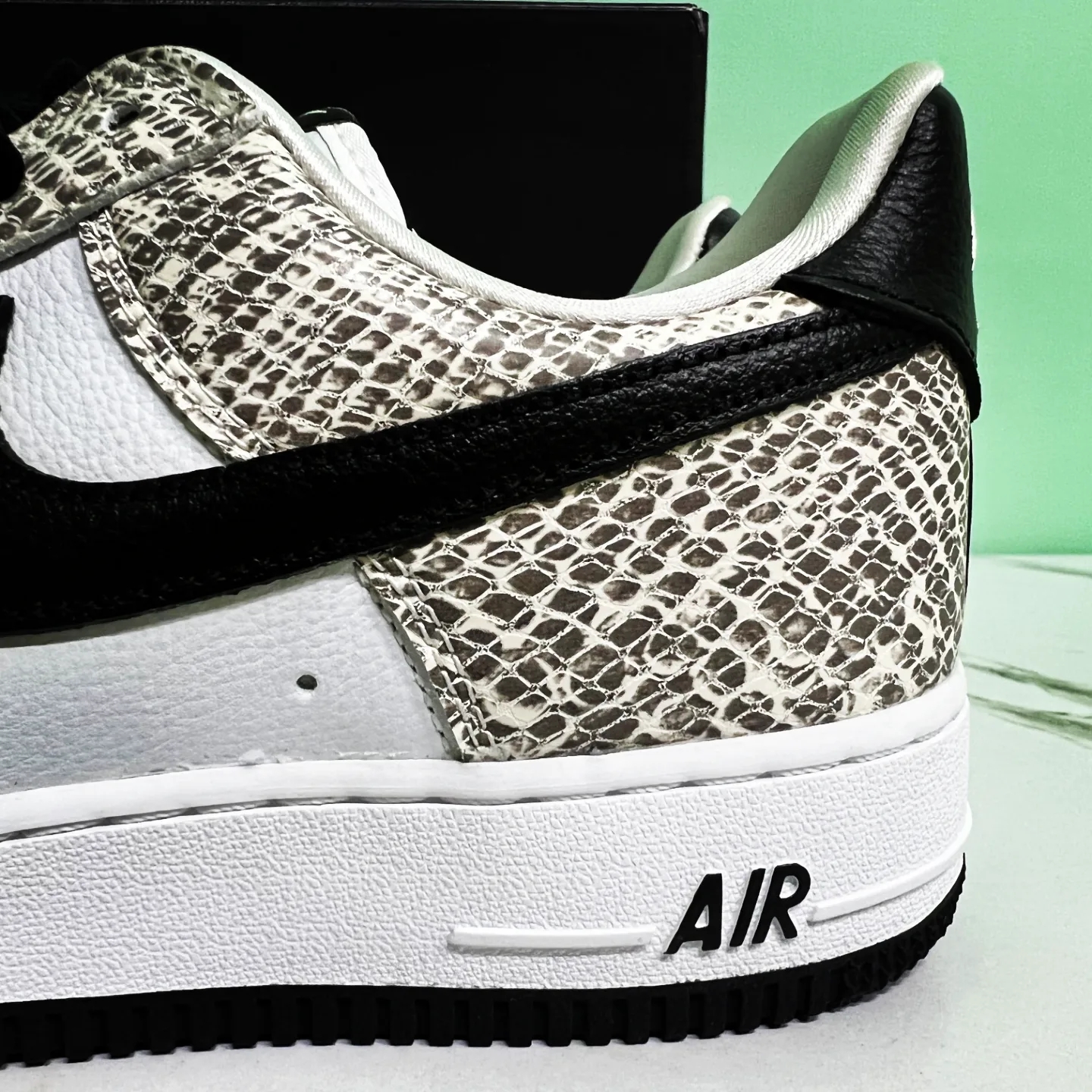 Nike Air Force 1 Low Retro Cocoa Snake 2018 착용 스타일 - 4