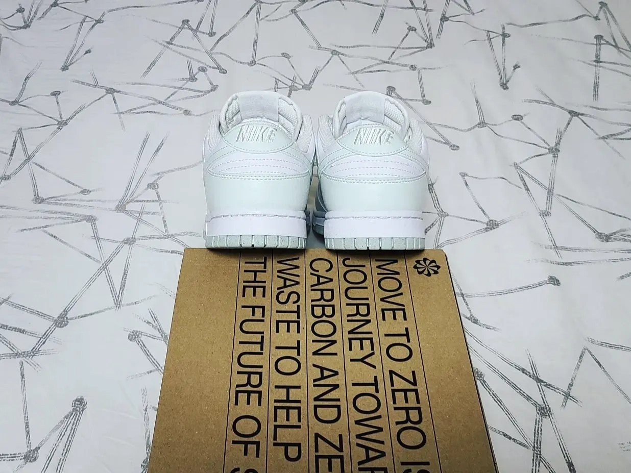 (W) Nike Dunk Low Next Nature Barely Green and White 착용 스타일 - 5