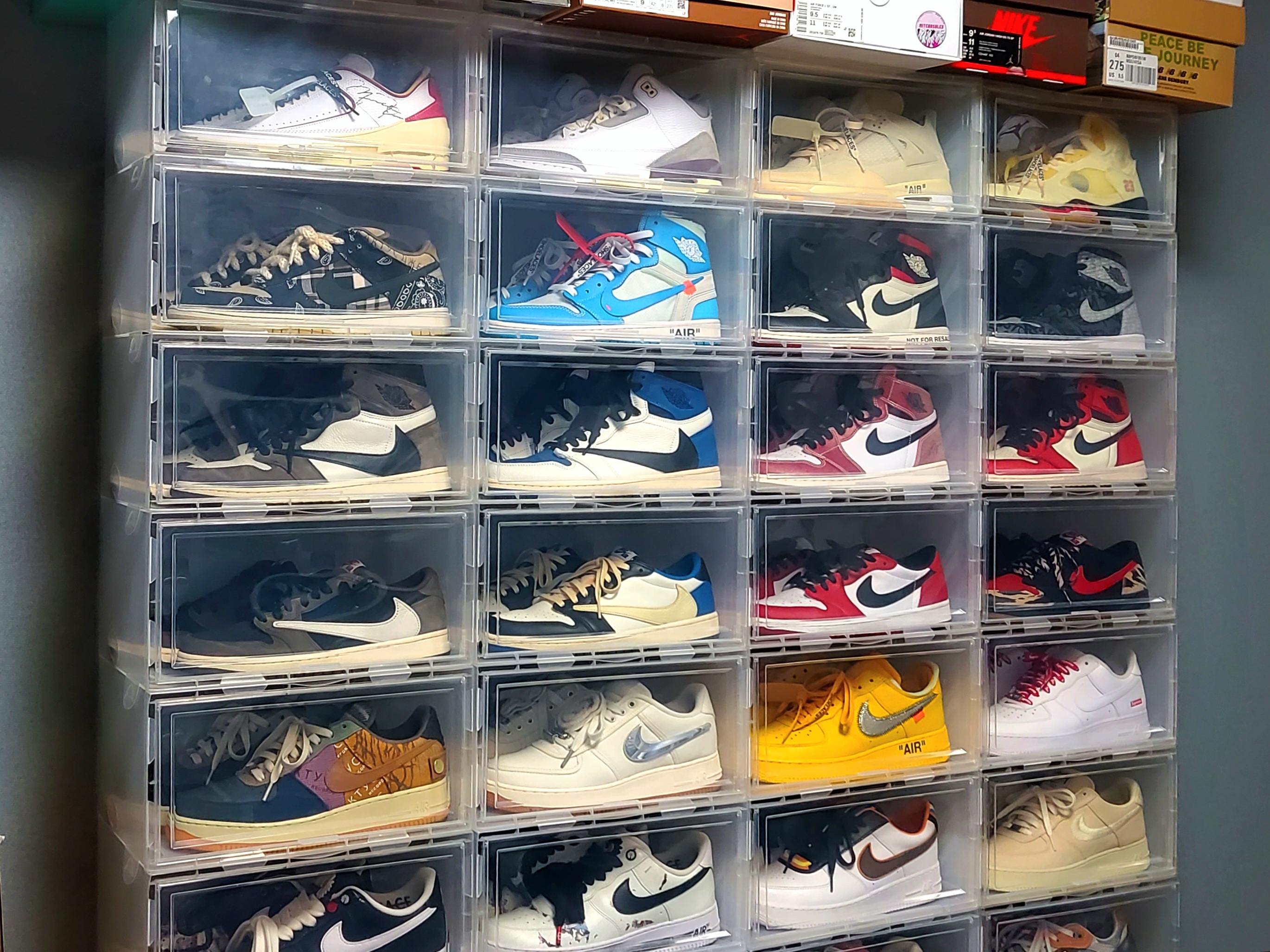 Jordan 1 x Off-White Retro High University Blue, Jordan 2 x Off-White Retro Low SP White and Varsity Red 착용 스타일 - 1