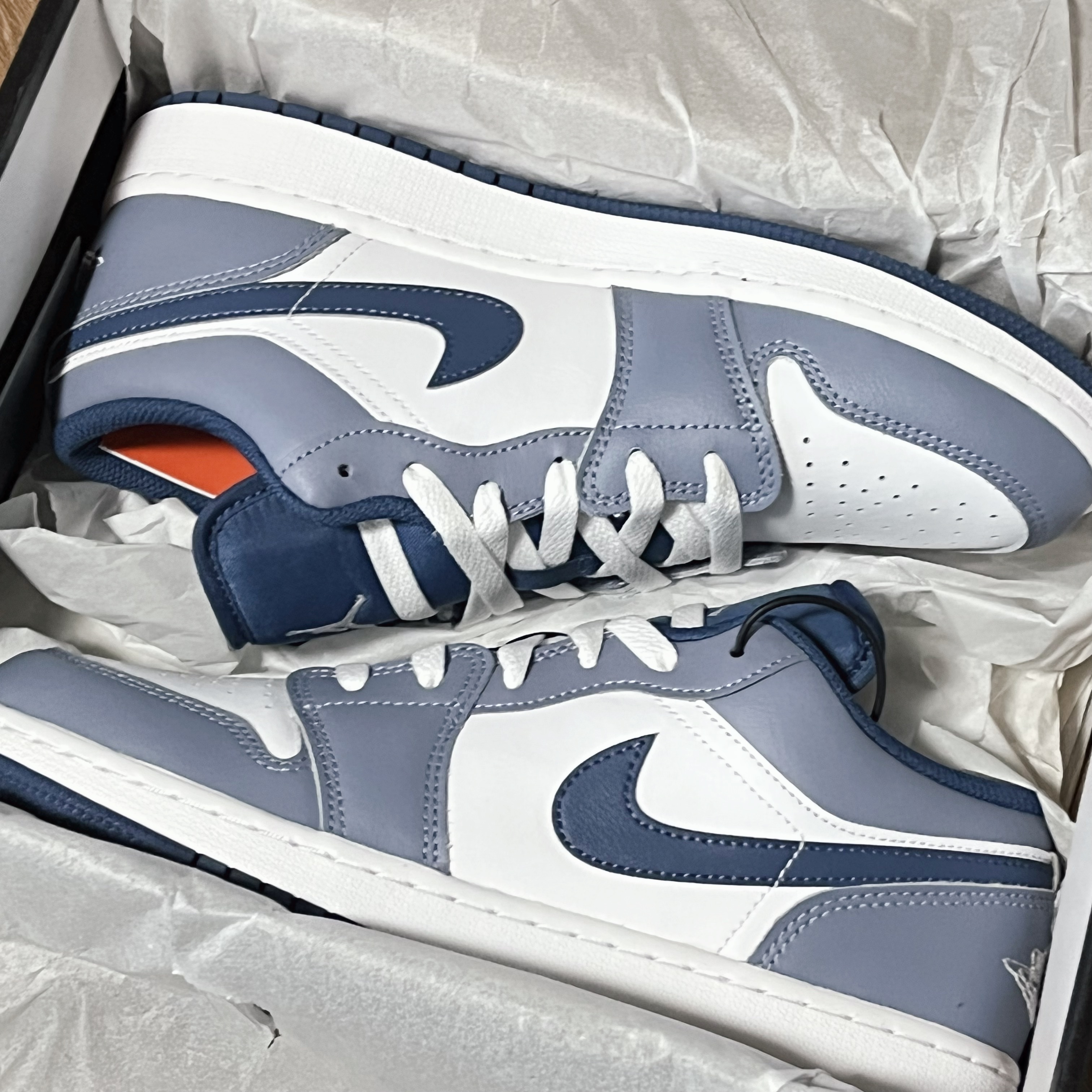 (GS) Jordan 1 Low SE Ashen Slate and Mystic Navy 착용 스타일 - 1