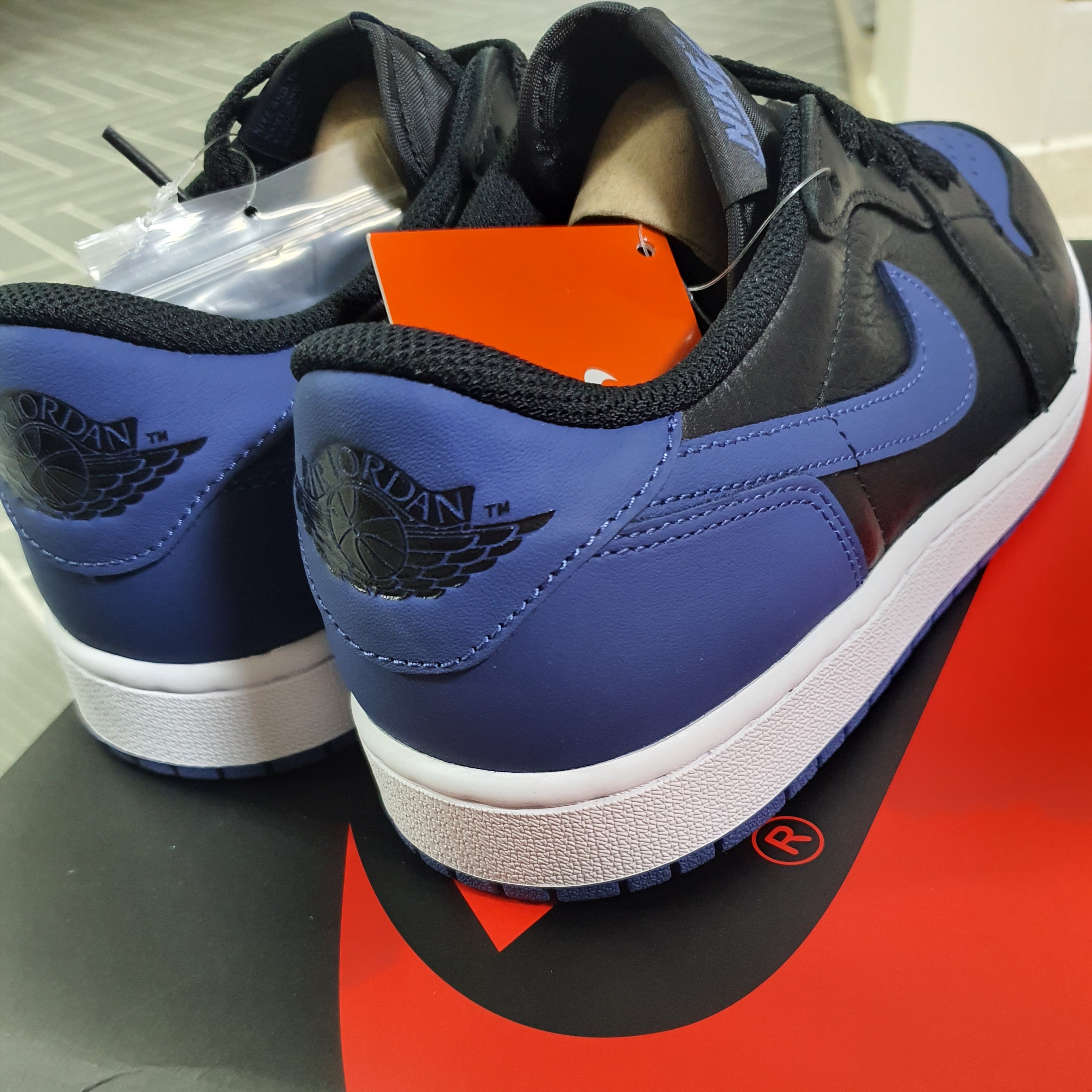 Jordan 1 Retro Low OG Mystic Navy 착용 스타일 - 1