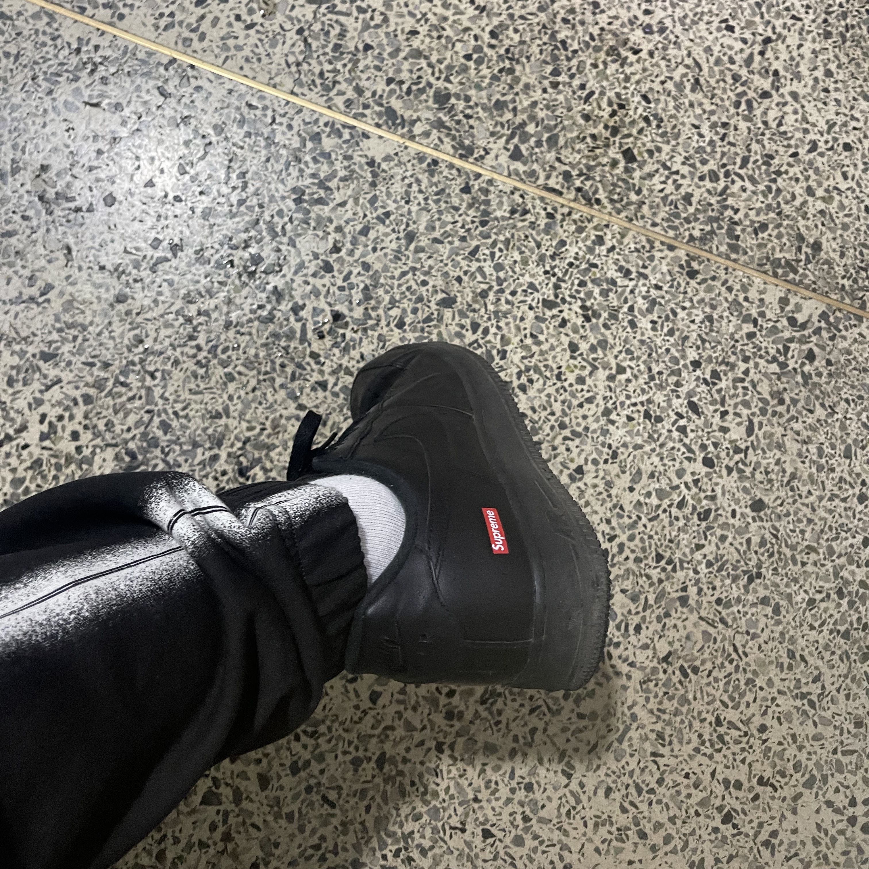 Supreme x Stone Island Stripe Sweatpants Black - 22SS, Nike x Supreme Air Force 1 Low Black 착용 스타일