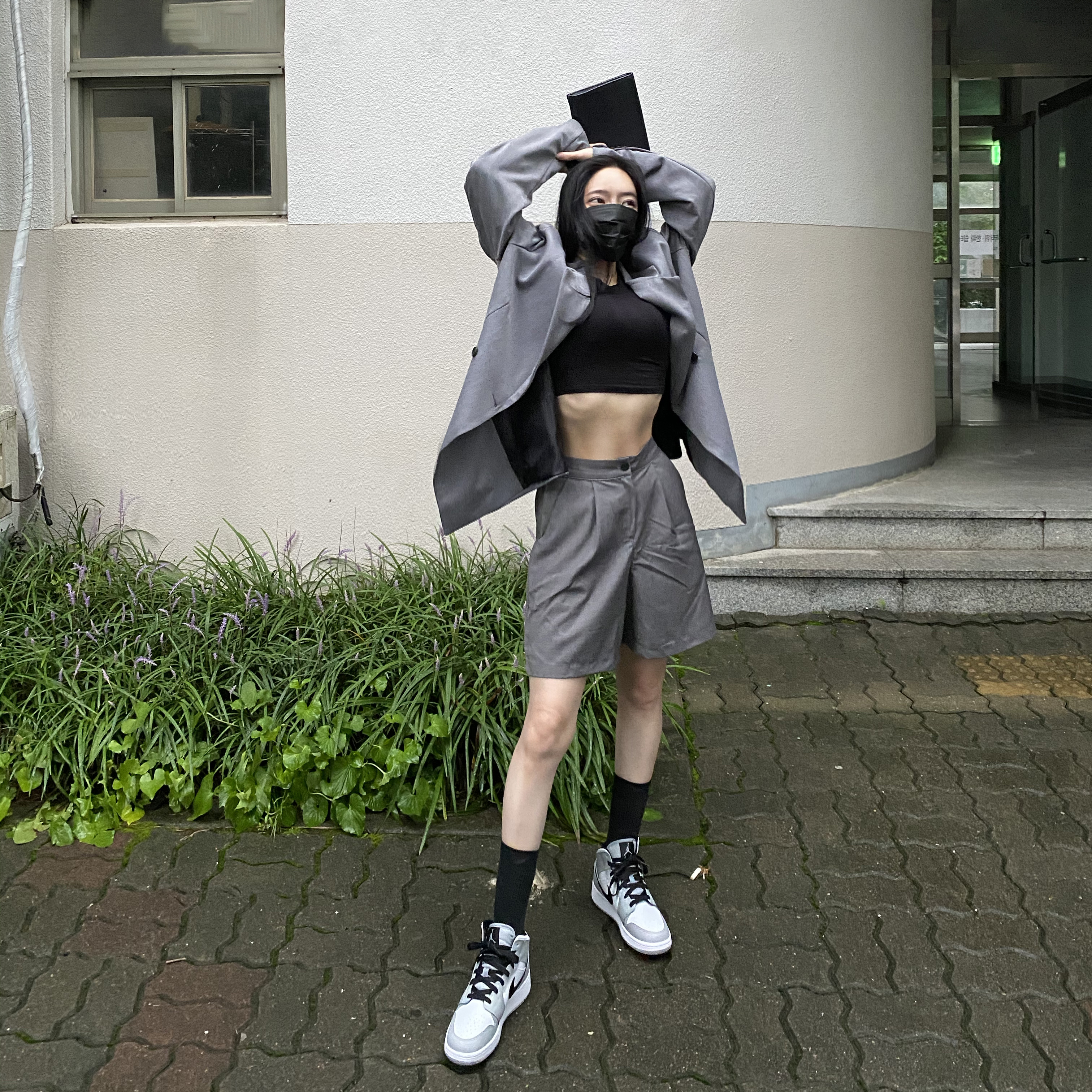 Jordan 1 Mid Light Smoke Grey 착용 스타일