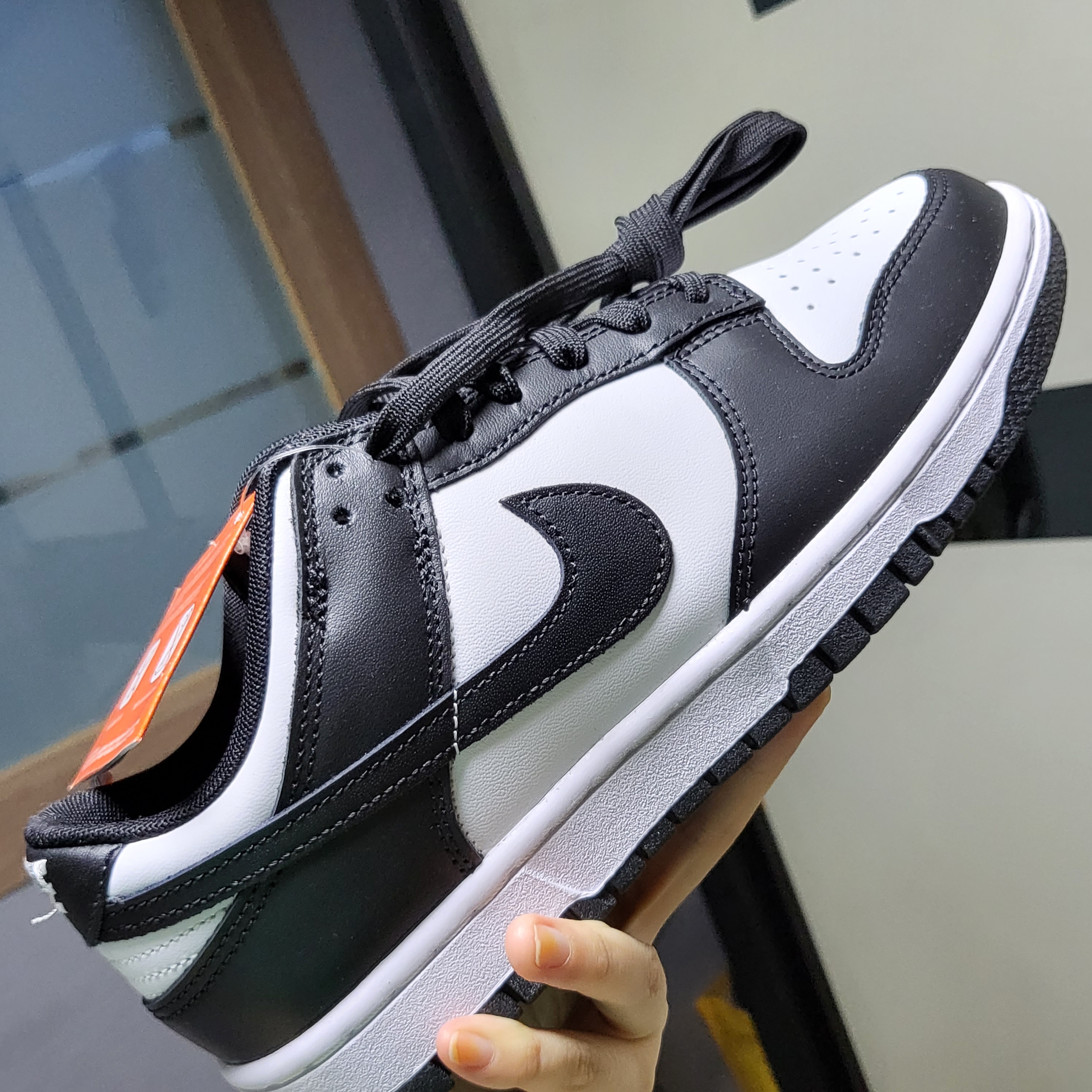 Nike Dunk Low Retro Black 착용 스타일 - 2