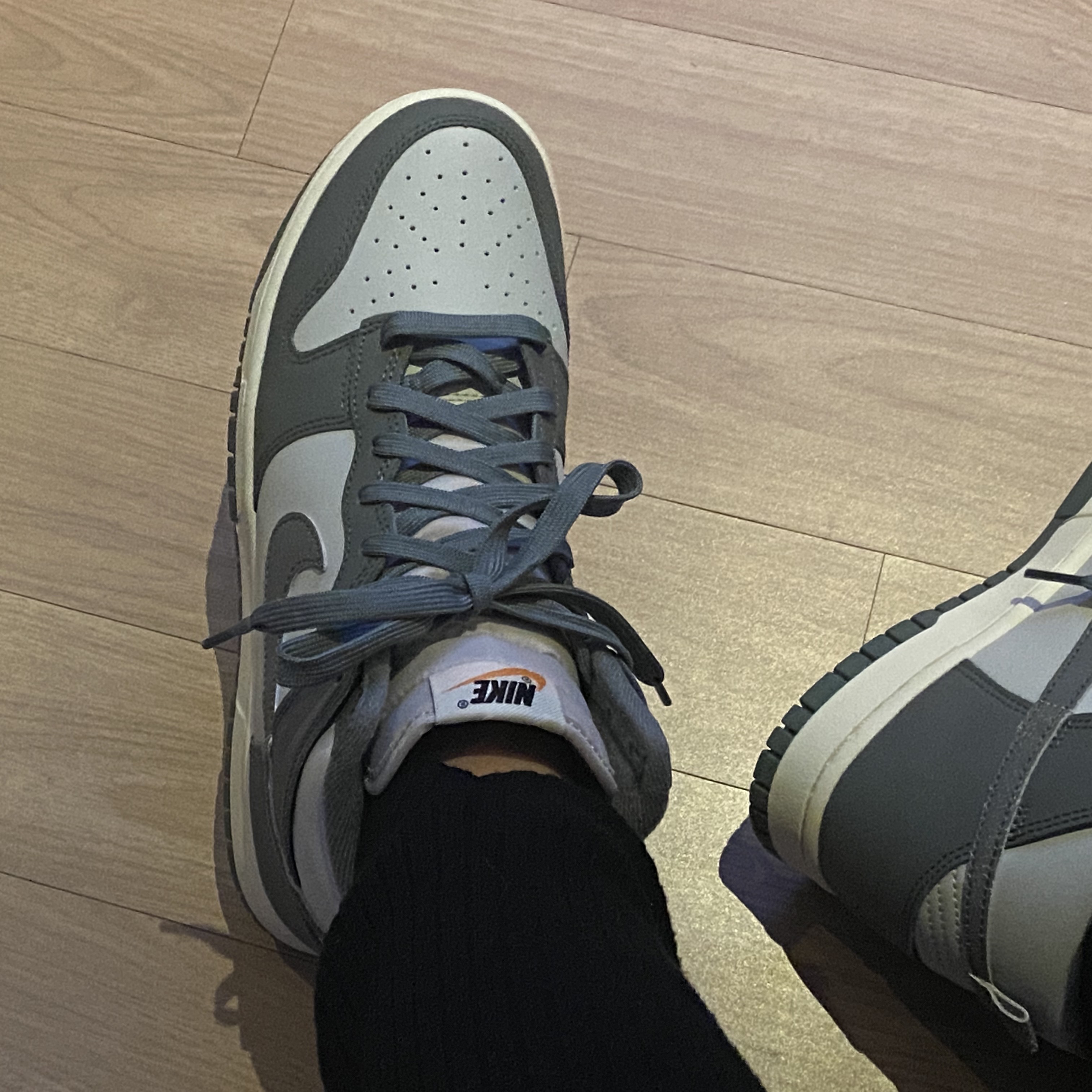 Nike Dunk High Retro SE VNTG Light Bone 착용 스타일