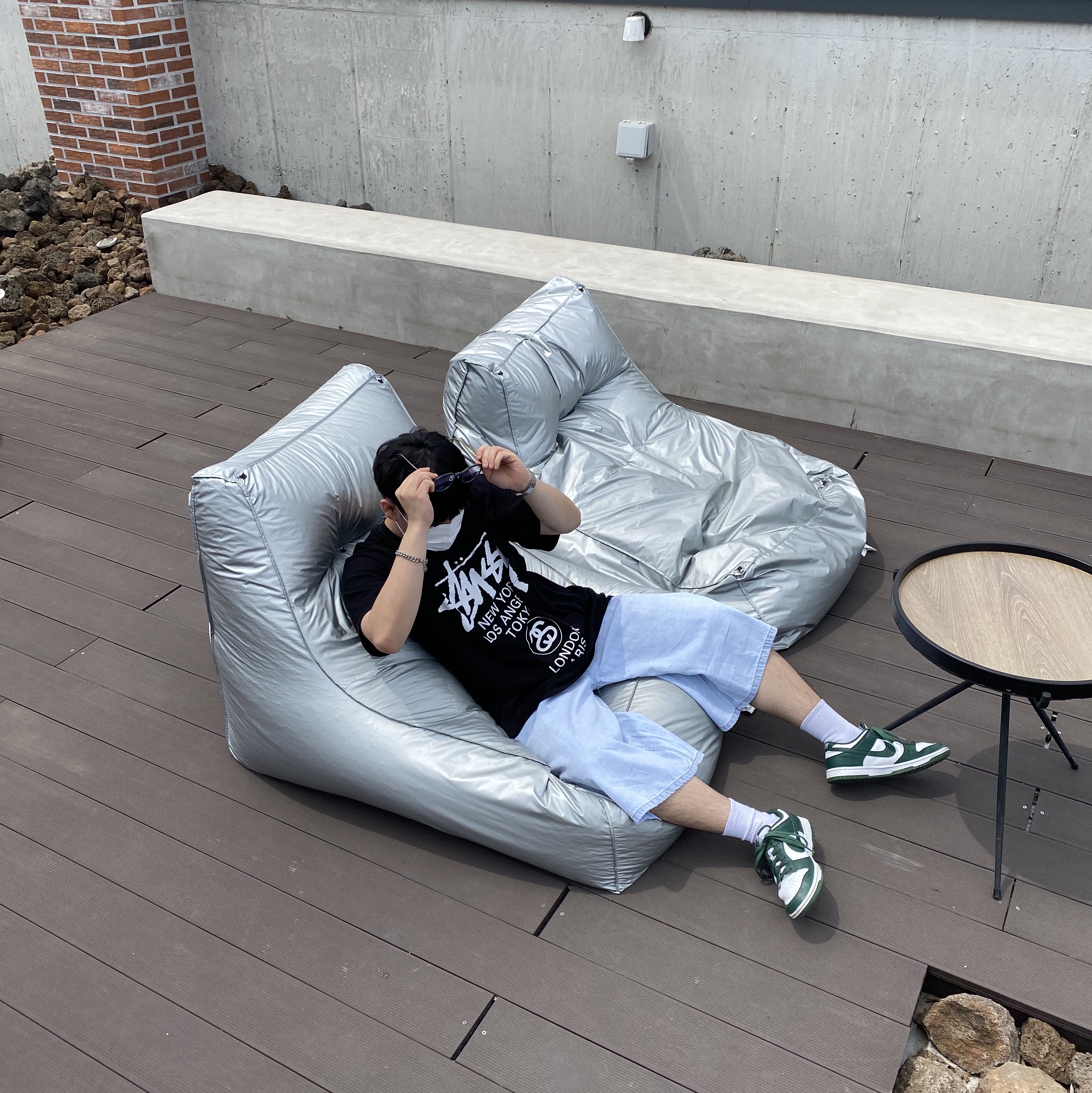 Nike Dunk Low Retro Varsity Green, Stussy World Tour T-Shirt Black 착용 스타일 - 3