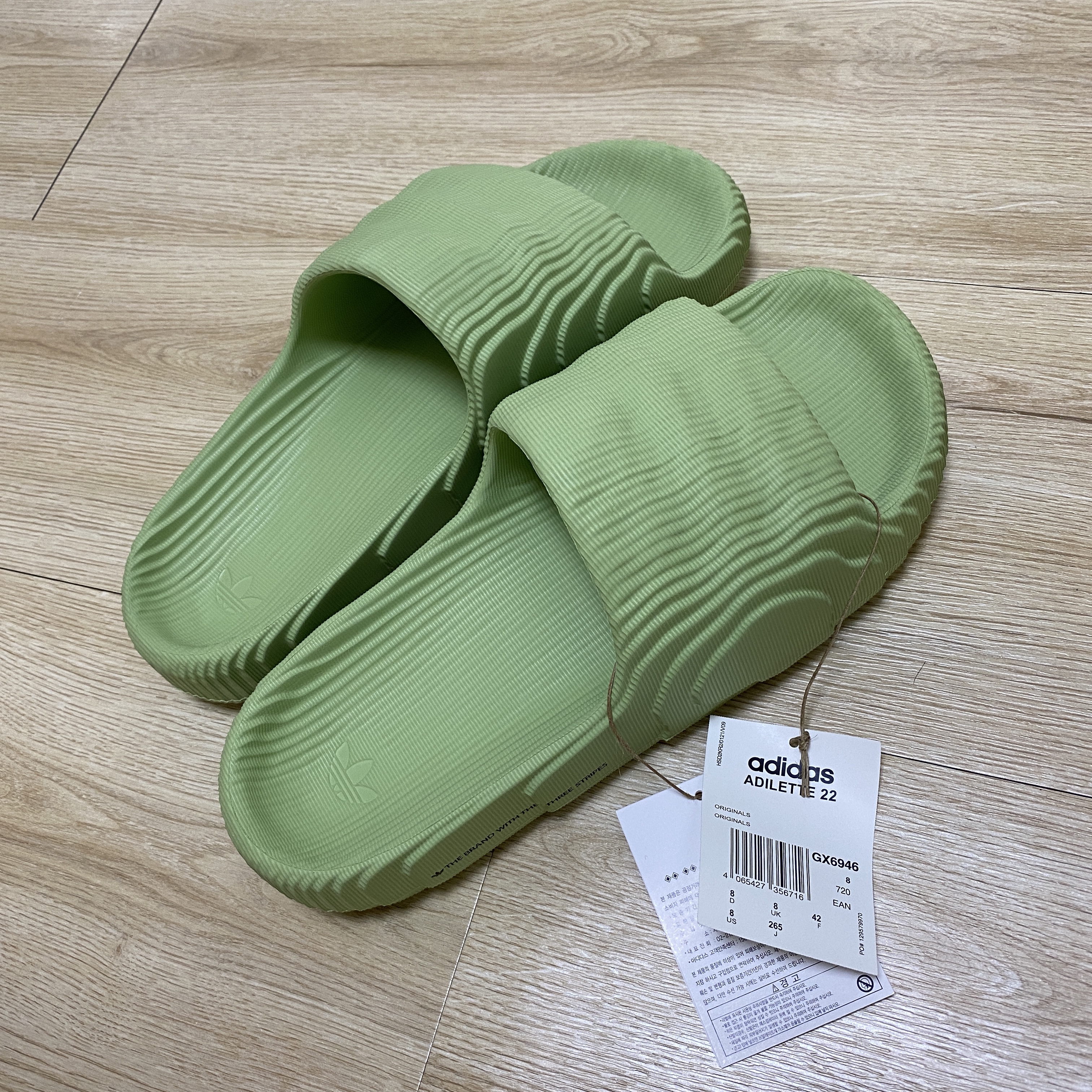 Adidas Adilette 22 Magic Lime 착용 스타일 - 3