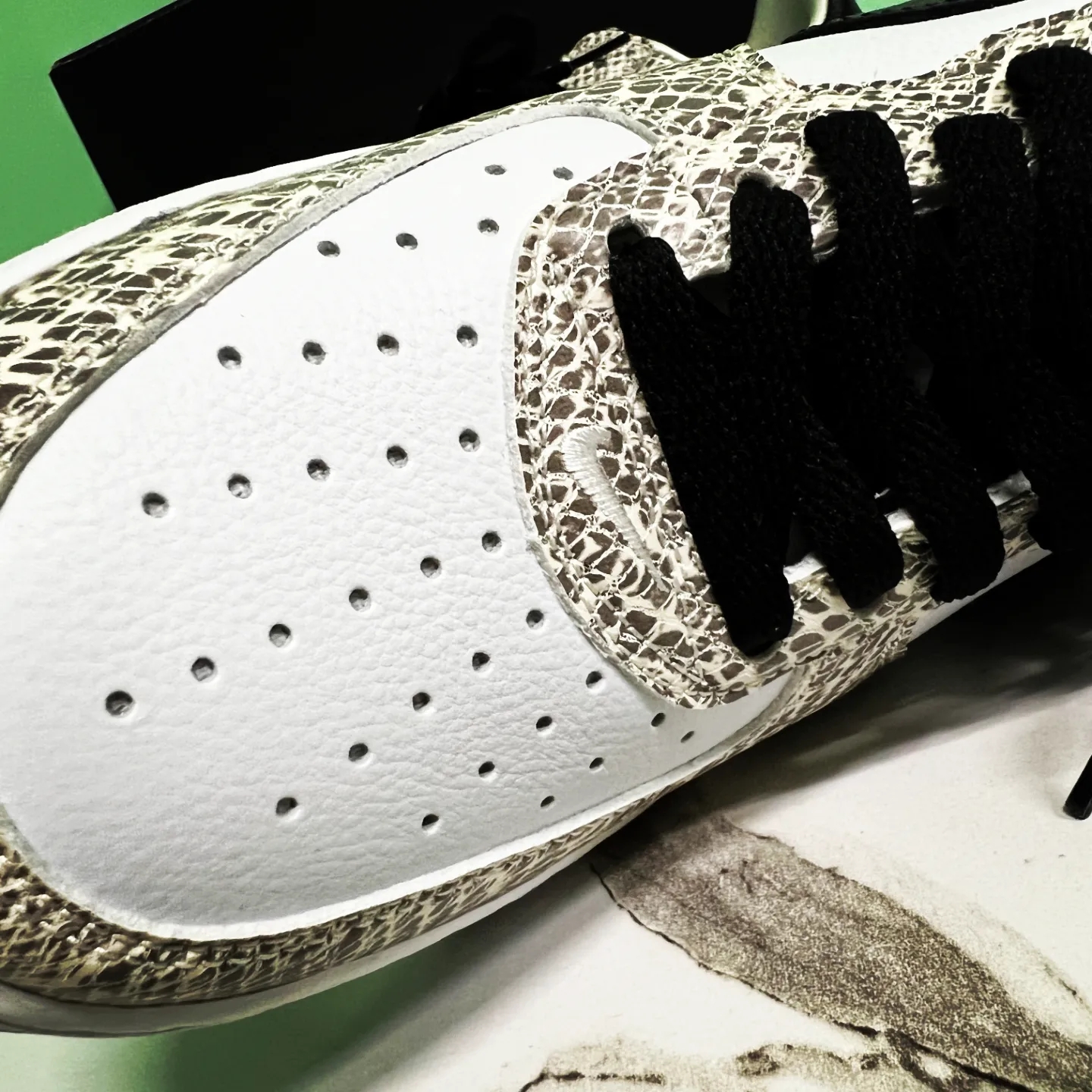 Nike Air Force 1 Low Retro Cocoa Snake 2018 착용 스타일 - 3