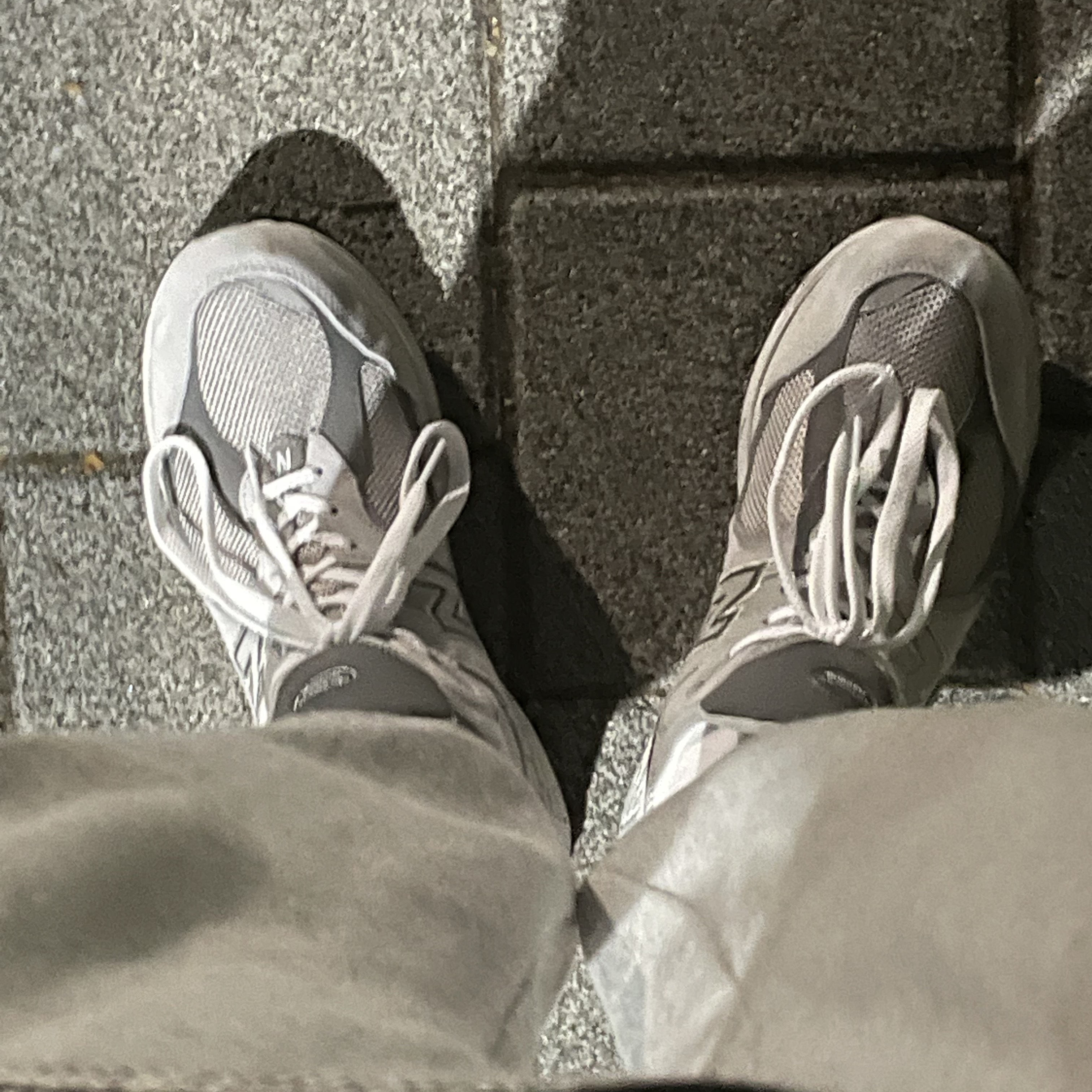 New Balance 2002R T2 Gray 착용 스타일 - 1