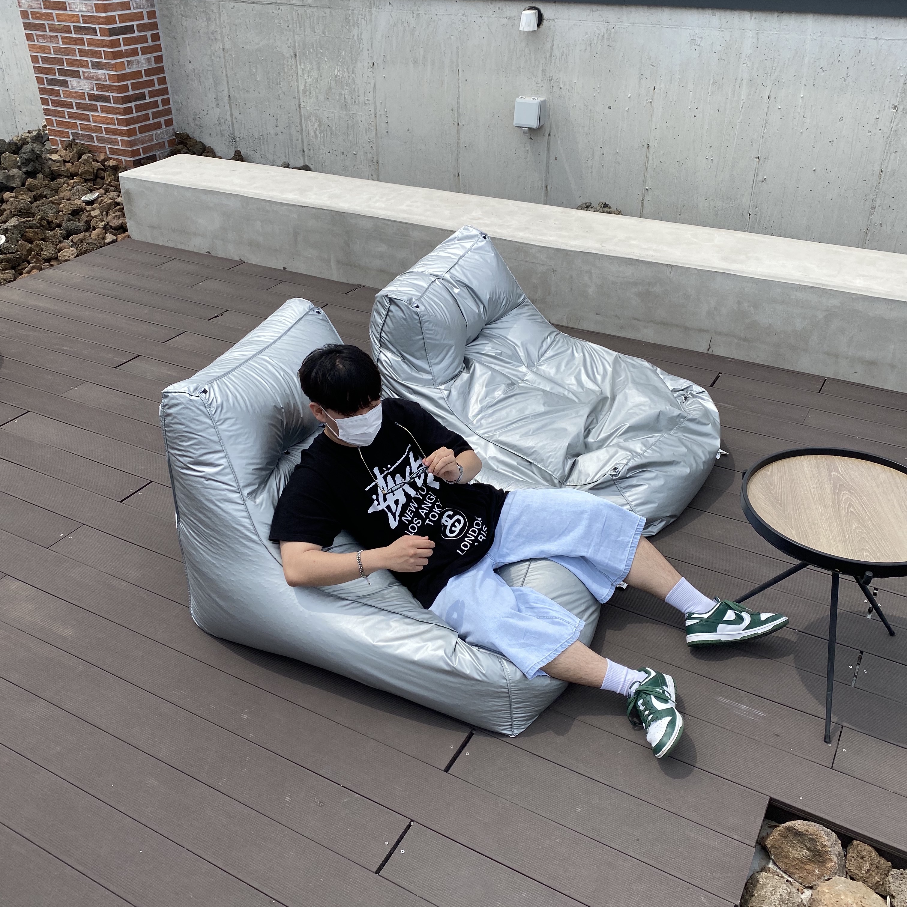 Nike Dunk Low Retro Varsity Green, Stussy World Tour T-Shirt Black 착용 스타일 - 4