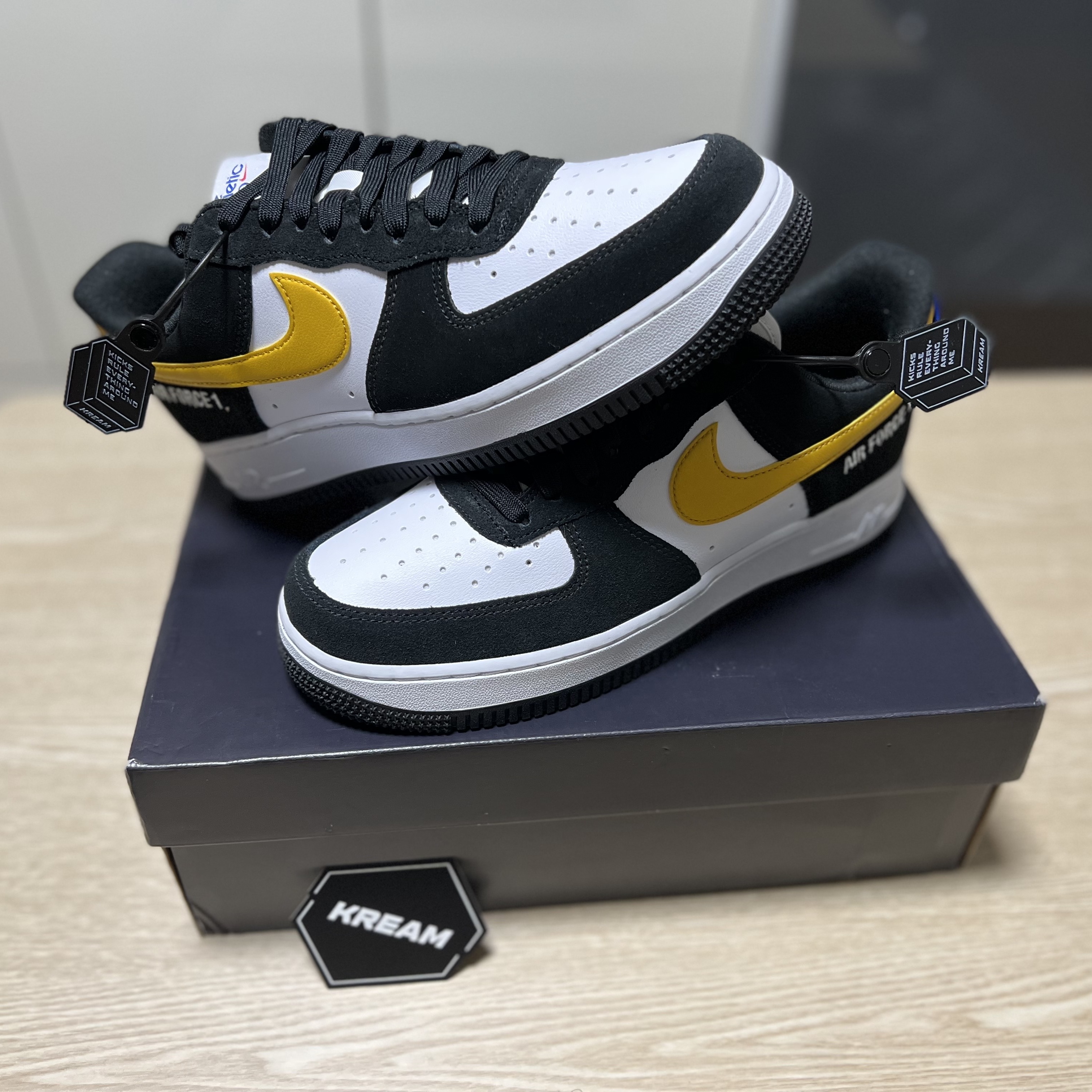 Nike Air Force 1 '07 LV8 Athletic Club Black Dark Sulfur 착용 스타일