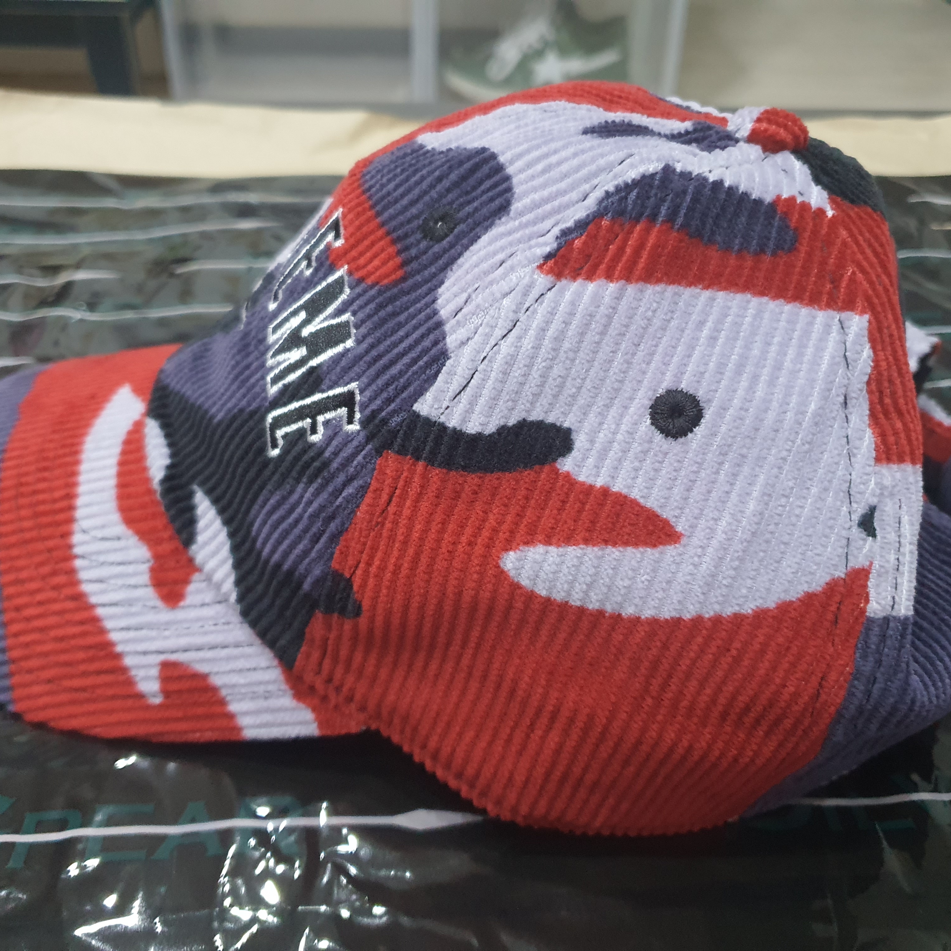 Supreme x Nike Arc Corduroy 6-Panel Red Camo - 22SS 착용 스타일 - 3