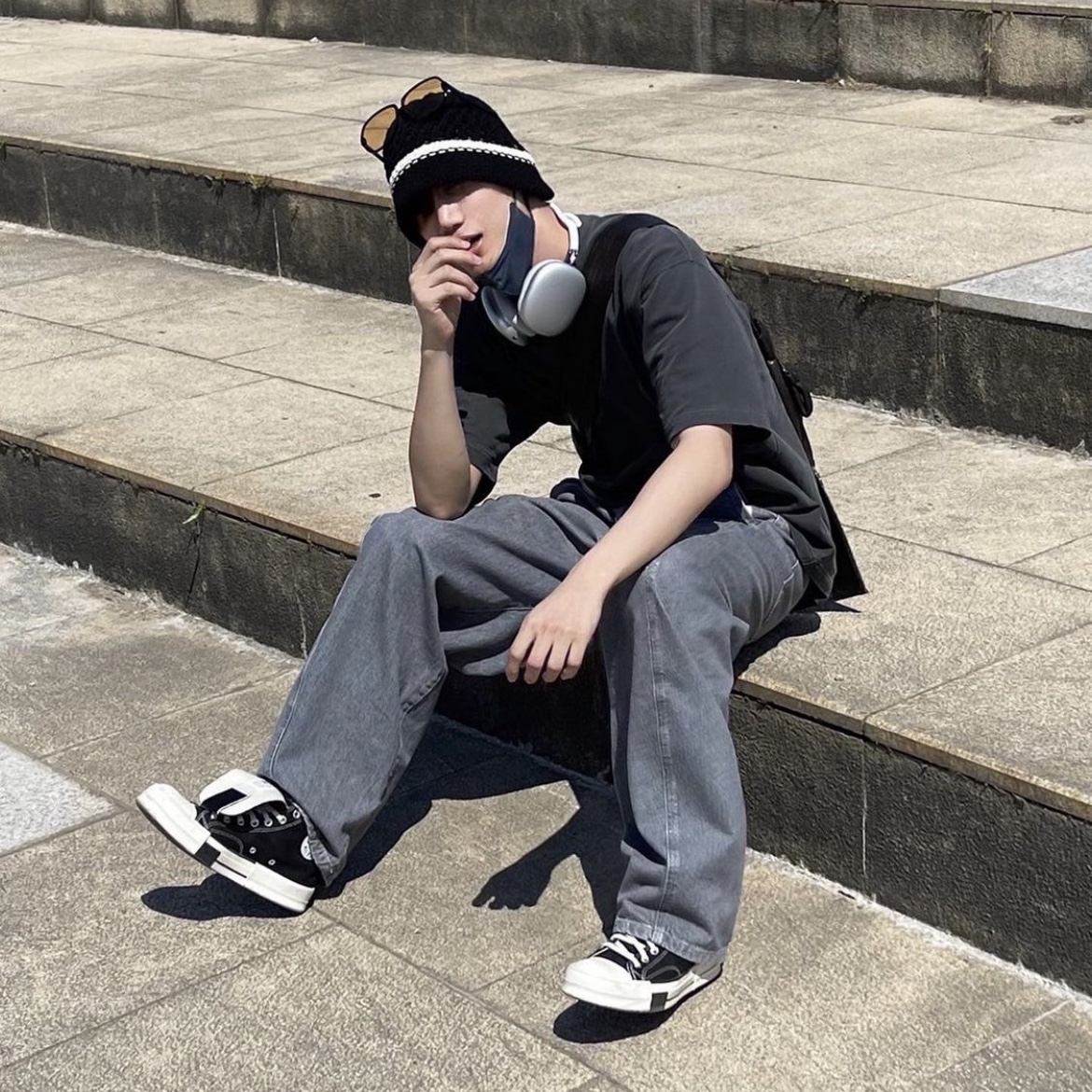 Converse x Drkshdw Drkstr Chuck 70 High Black, Apple AirPods Max Lightning Silver (Korean Ver.) 착용 스타일 - 2