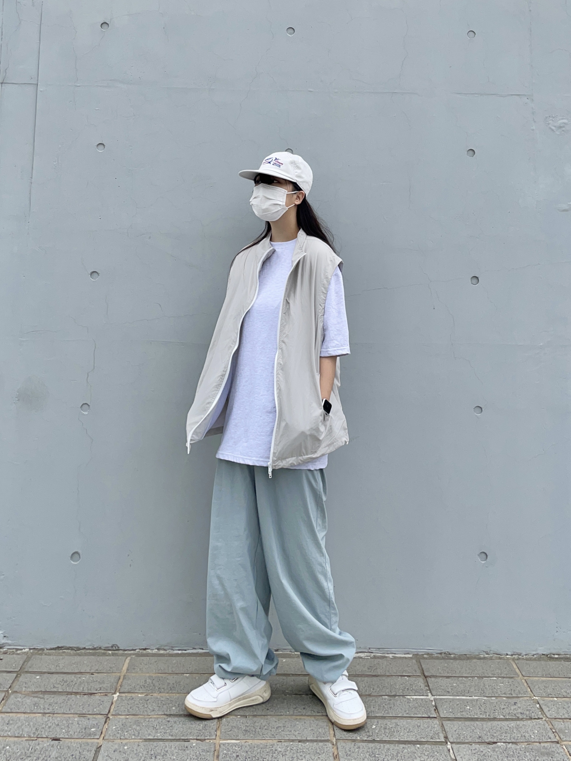 Acne Studios Perey Velcro Strap Sneakers White 착용 스타일 - 2
