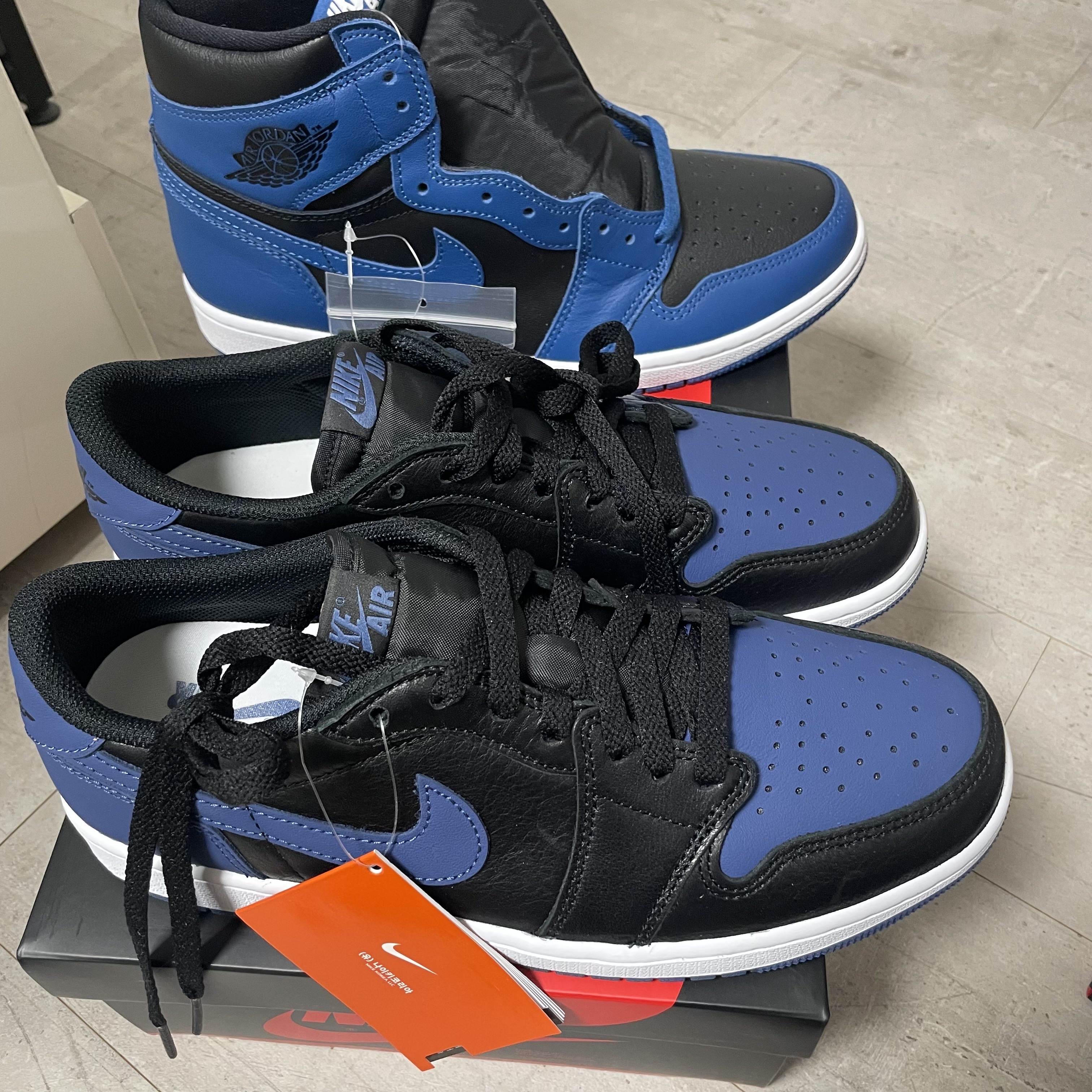 Jordan 1 Retro Low OG Mystic Navy, Jordan 1 Retro High OG Dark Marina Blue 착용 스타일 - 1