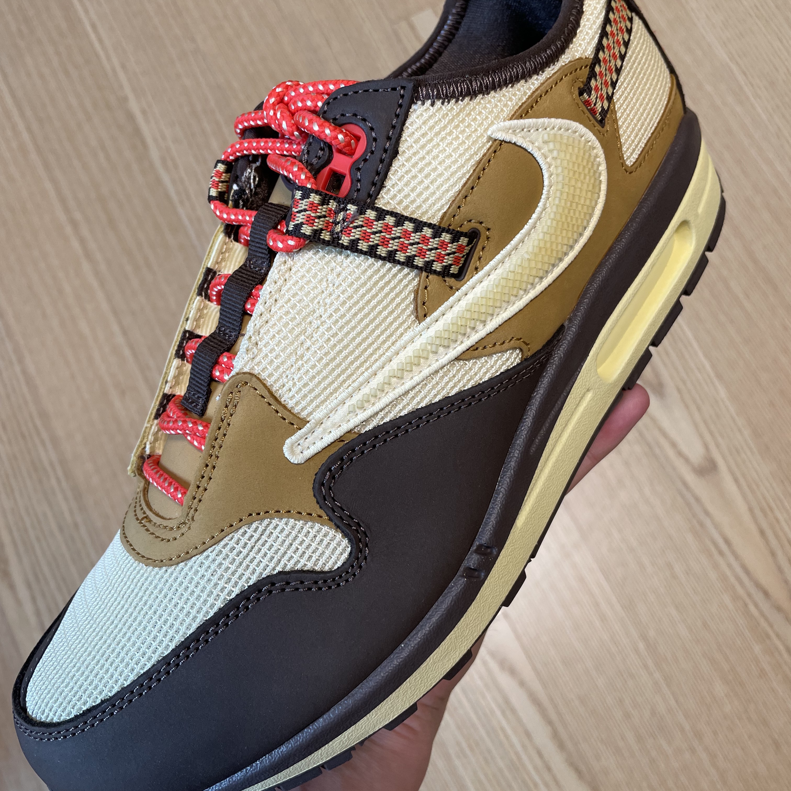 Nike x Travis Scott Air Max 1 Cact.us Brown 착용 스타일 - 2