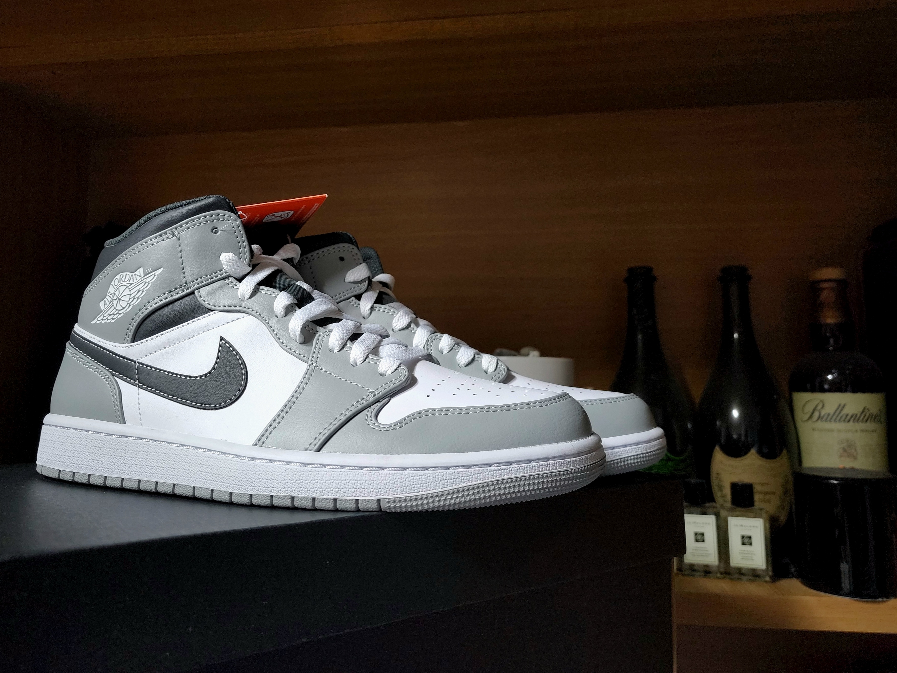 Jordan 1 Mid Light Smoke Grey Anthracite 착용 스타일 - 2