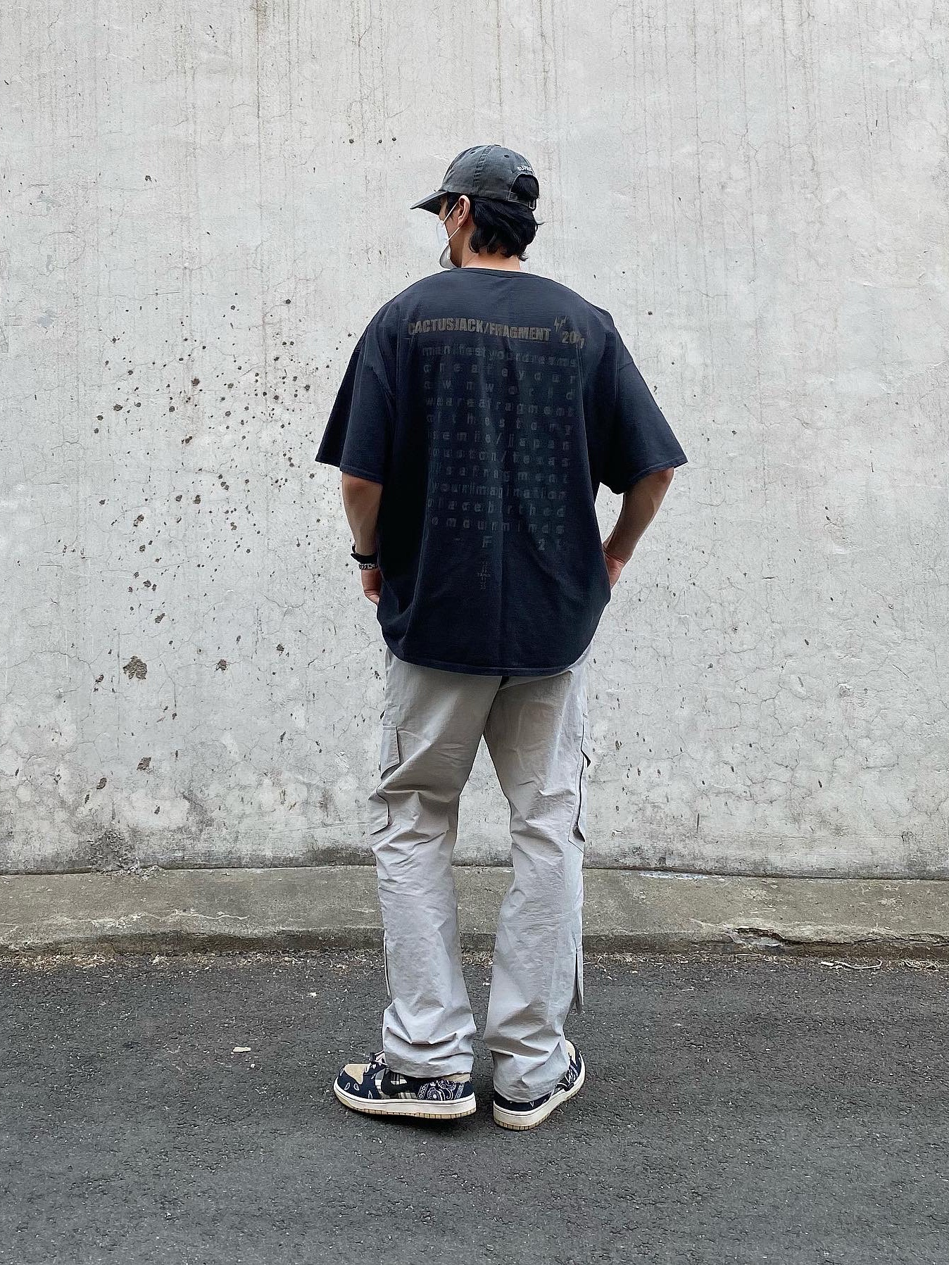 Nike x Travis Scott SB Dunk Low, Supreme Pigment Print S Logo 6-Panel Black - 20SS 착용 스타일 - 2