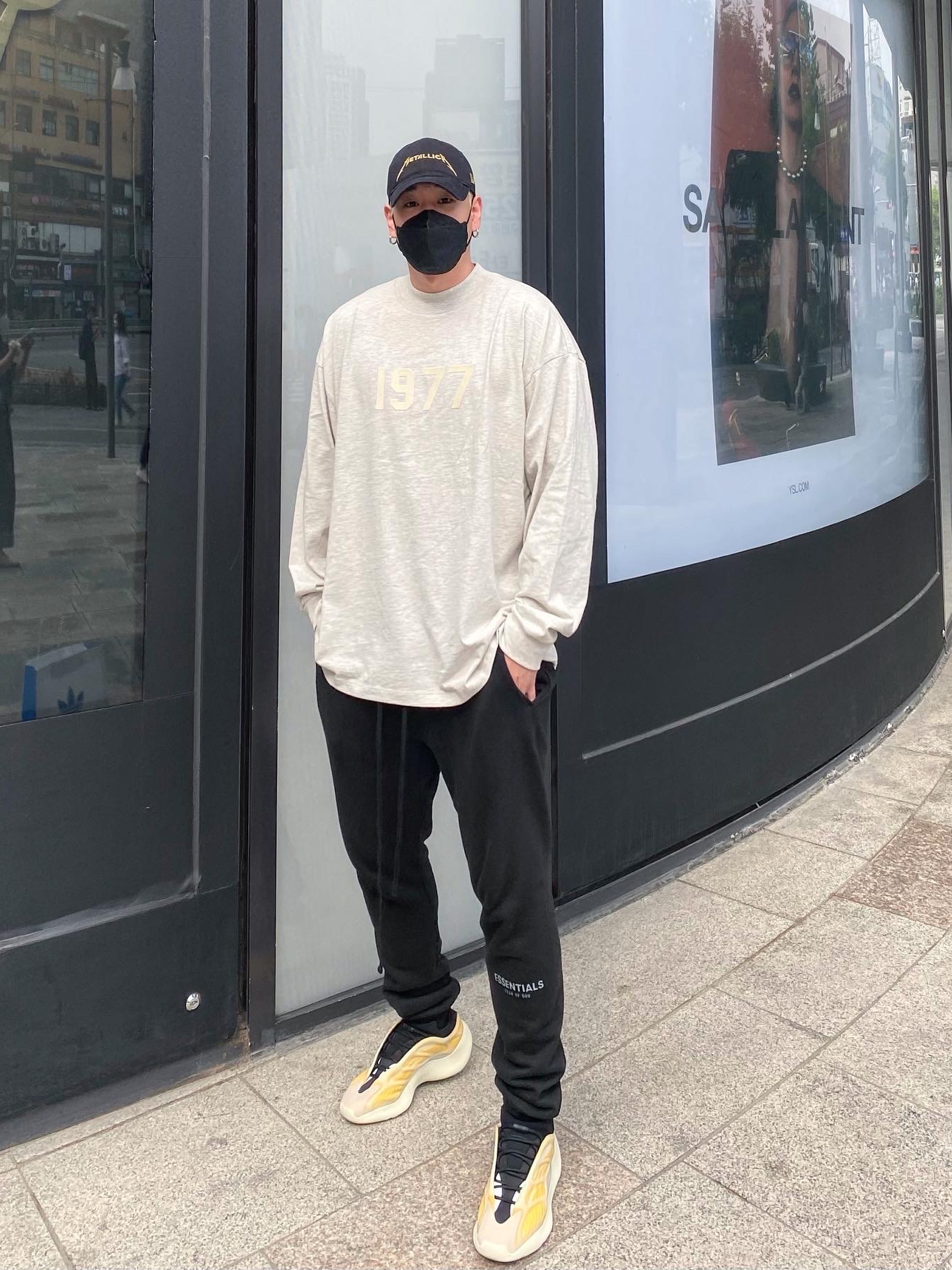 Essentials 1977 Long Sleeve T-Shirt Dark Oatmeal - 22SS, Essentials 1977 Relaxed Sweatpants Iron - 22SS 착용 스타일 - 2