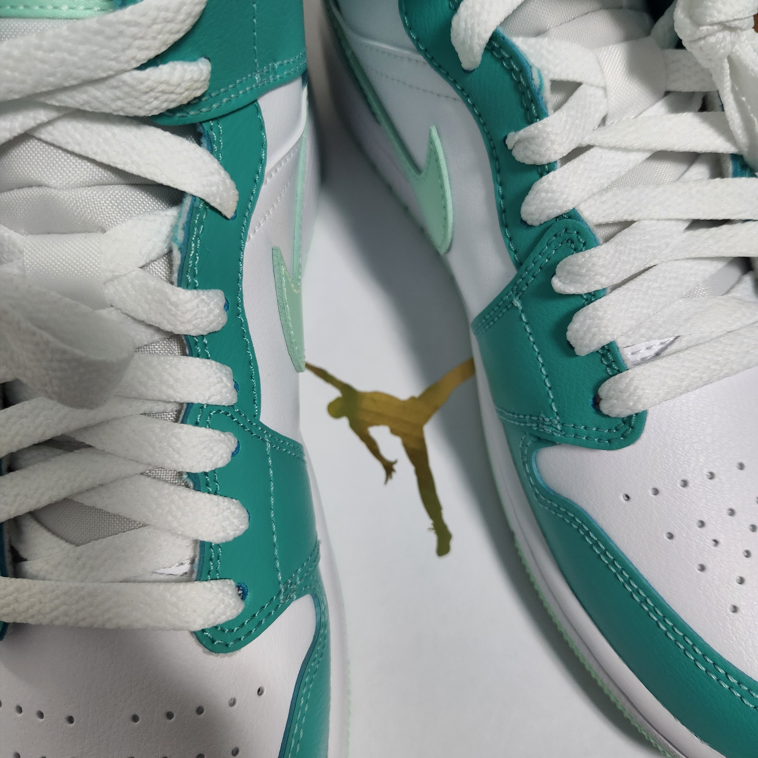 (W) Jordan 1 Mid Washed Teal Mint Foam 착용 스타일 - 2