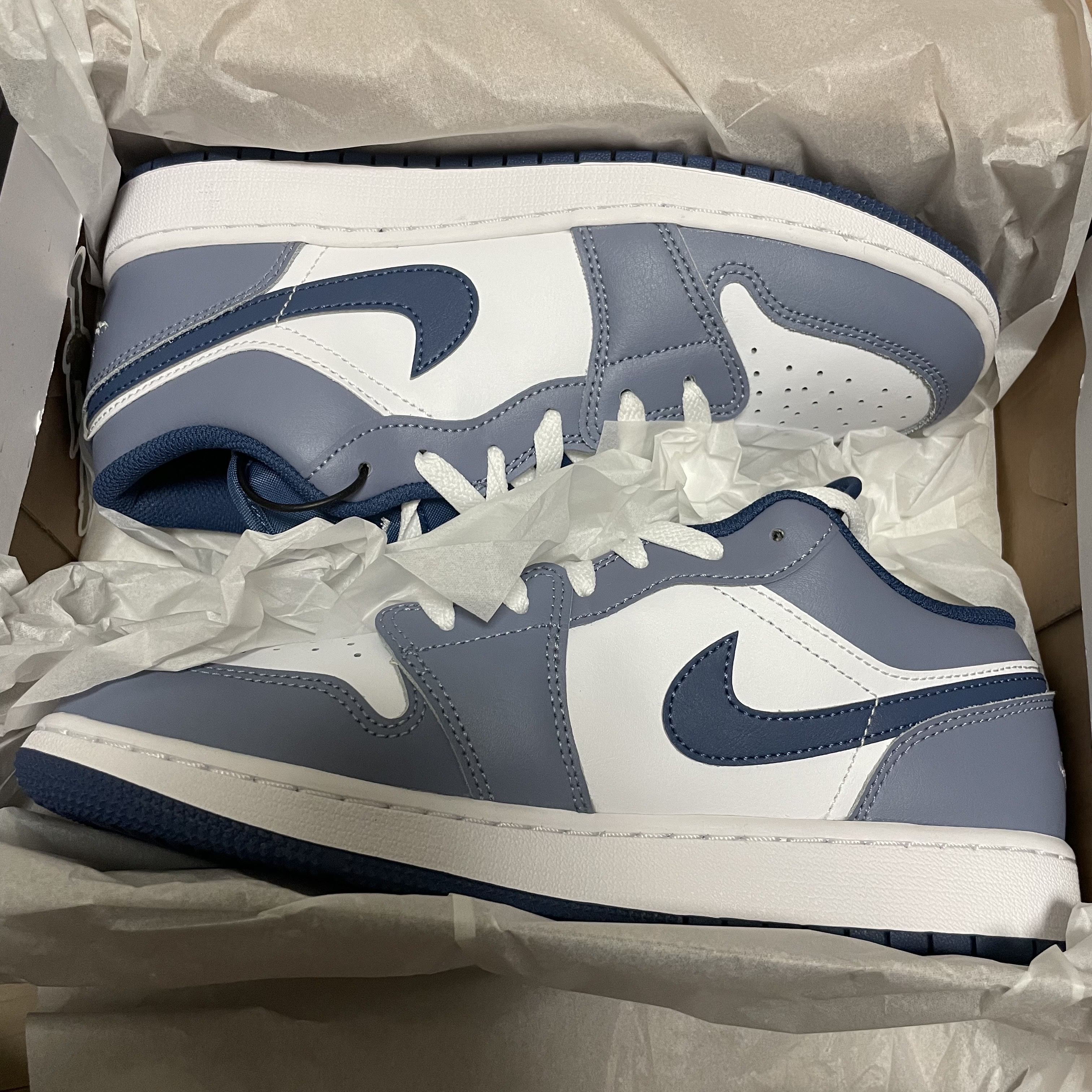 (GS) Jordan 1 Low SE Ashen Slate and Mystic Navy 착용 스타일 - 1